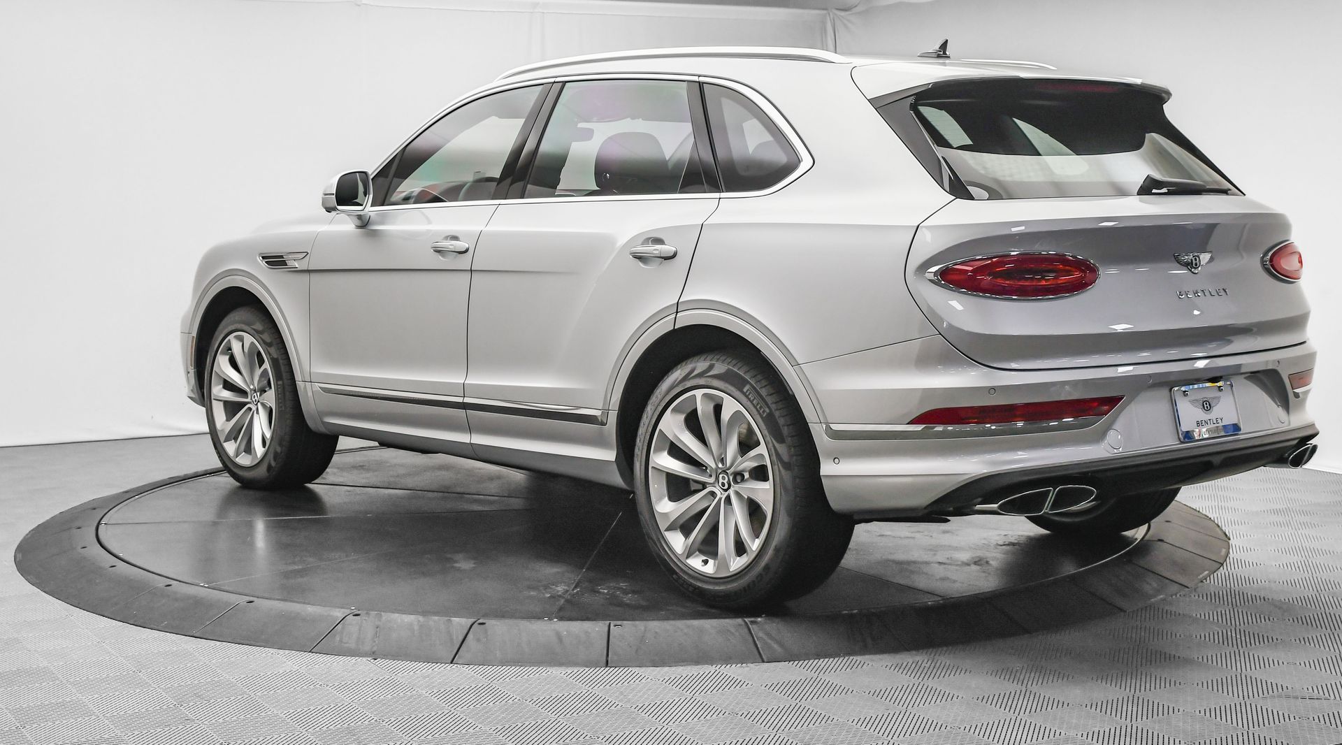 2025 Bentley Bentayga - Photo 3