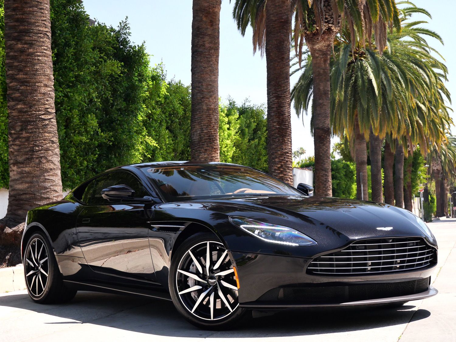 Onyx Black 2020 Aston Martin DB11 V8 Coupe RWD Coupe Rear-Wheel Drive 8-Speed Automatic