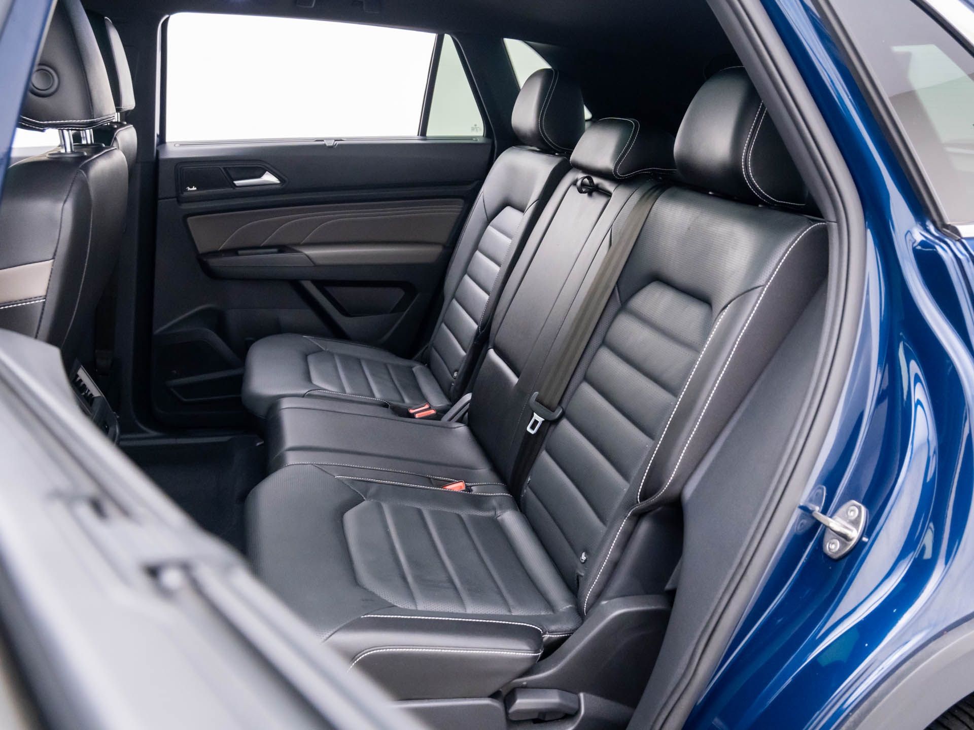 2023 Volkswagen Atlas Cross Sport 3.6L V6 SEL Premium R-Line photo