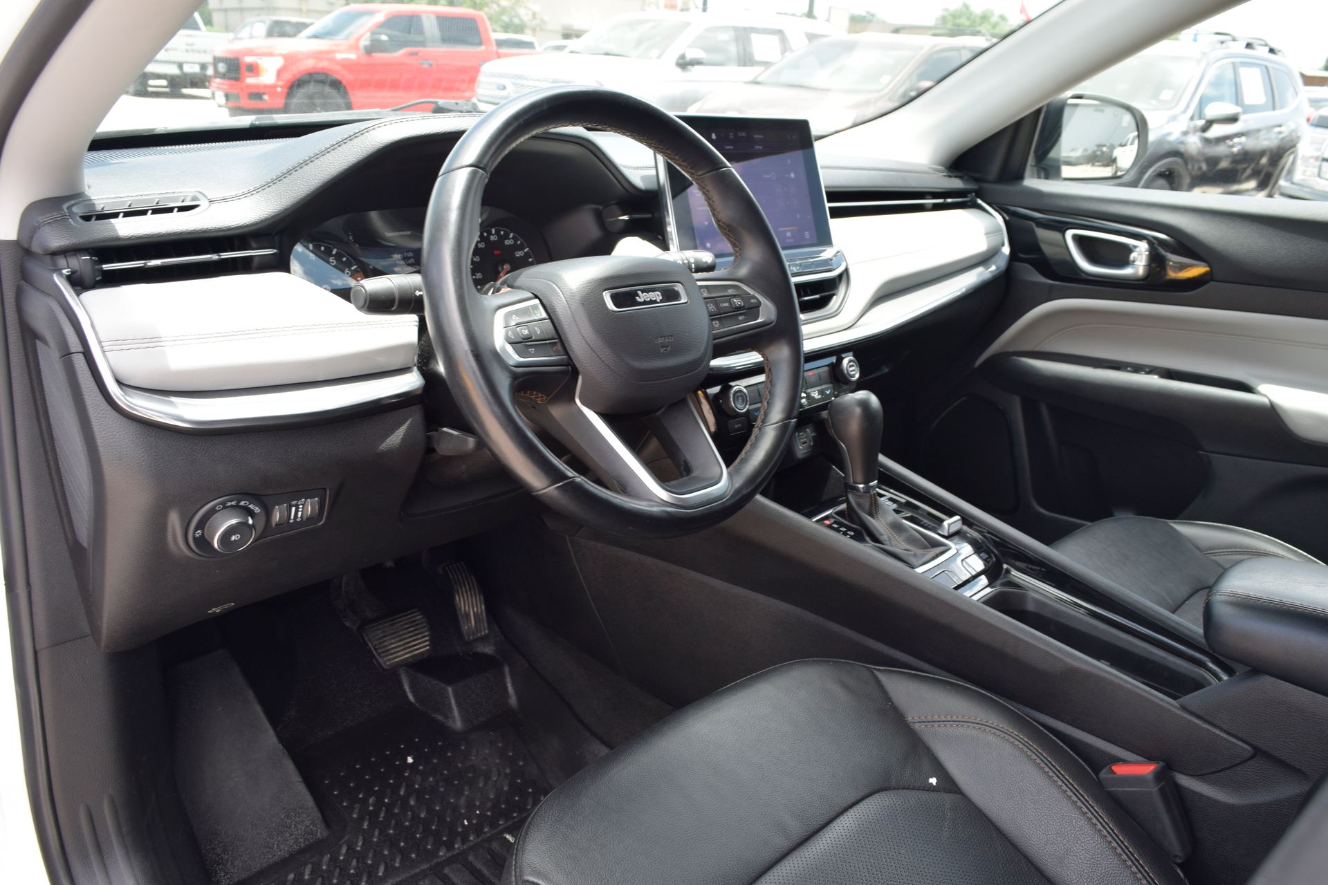 2022 Jeep Compass Limited White at Texan Dodge Chrysler Jeep Ram
