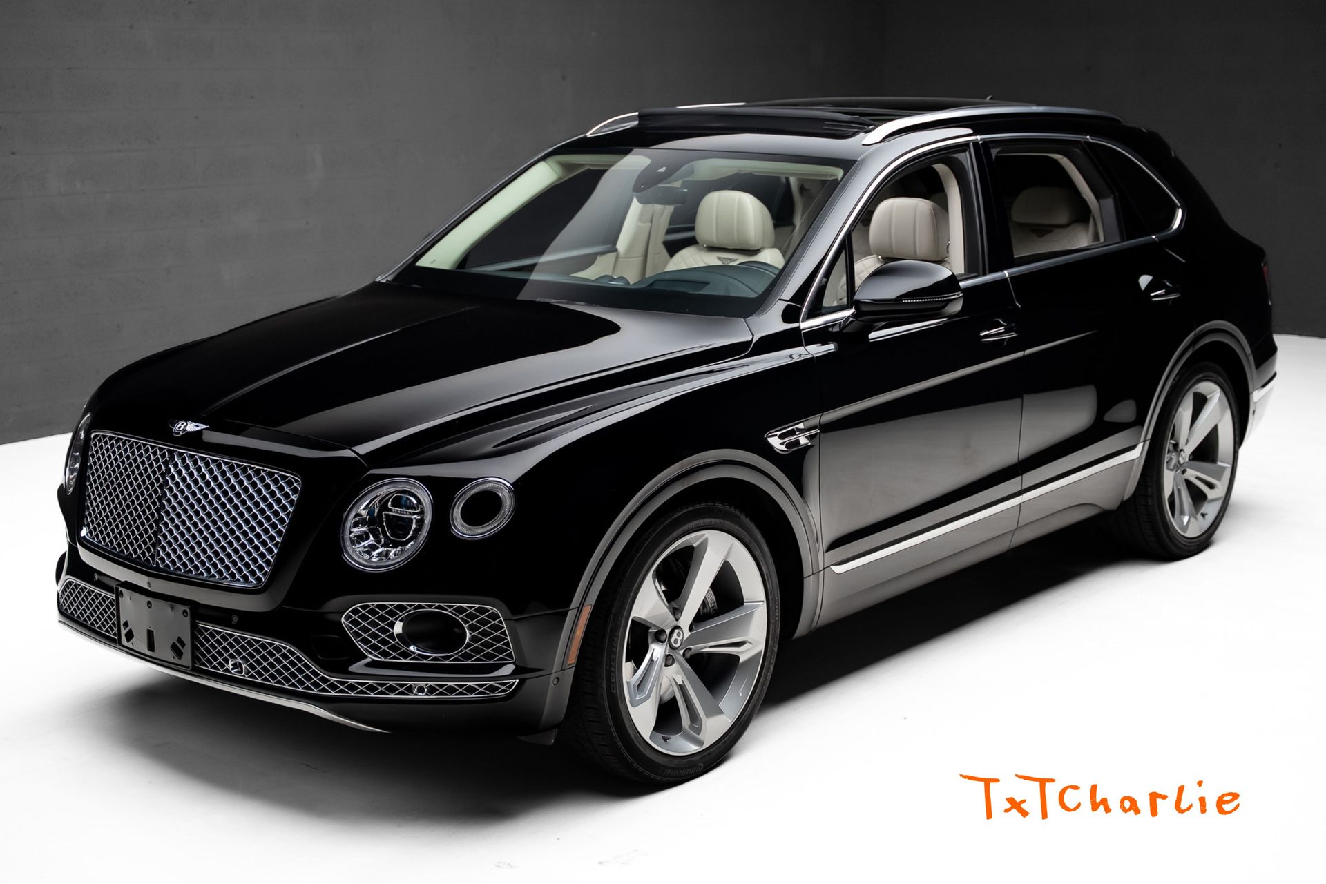 Blue 2018 Bentley Bentayga W12 Signature Edition AWD SUV / Crossover All-Wheel Drive 8-Speed Automatic
