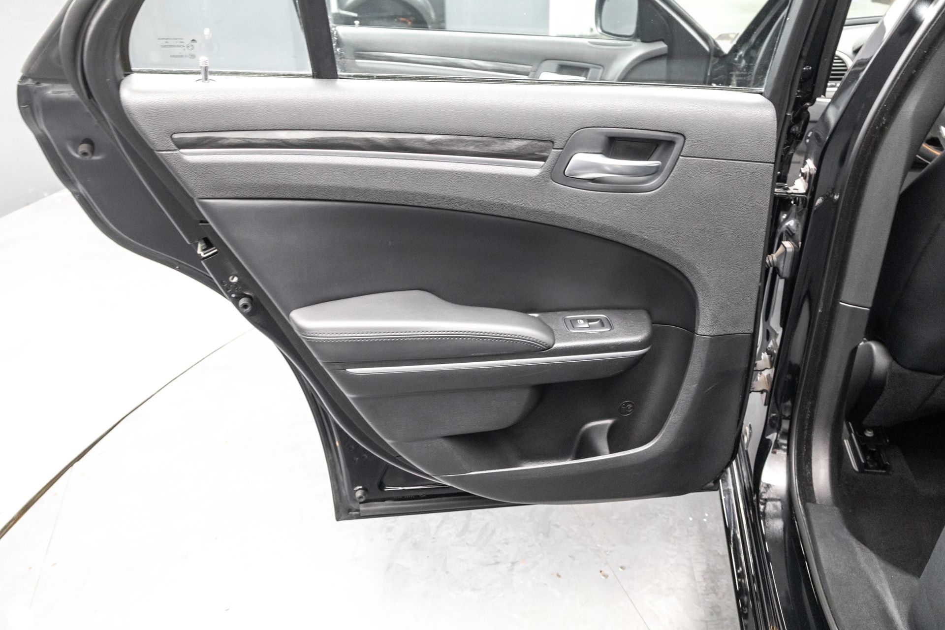 2022 CHRYSLER 300 - Image 30