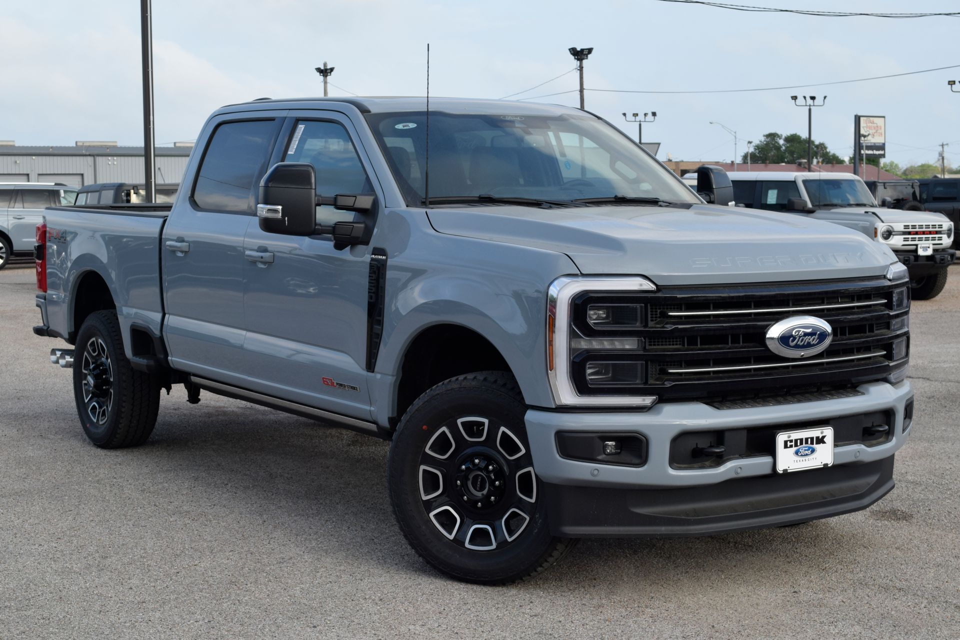 View vehicle photo 3