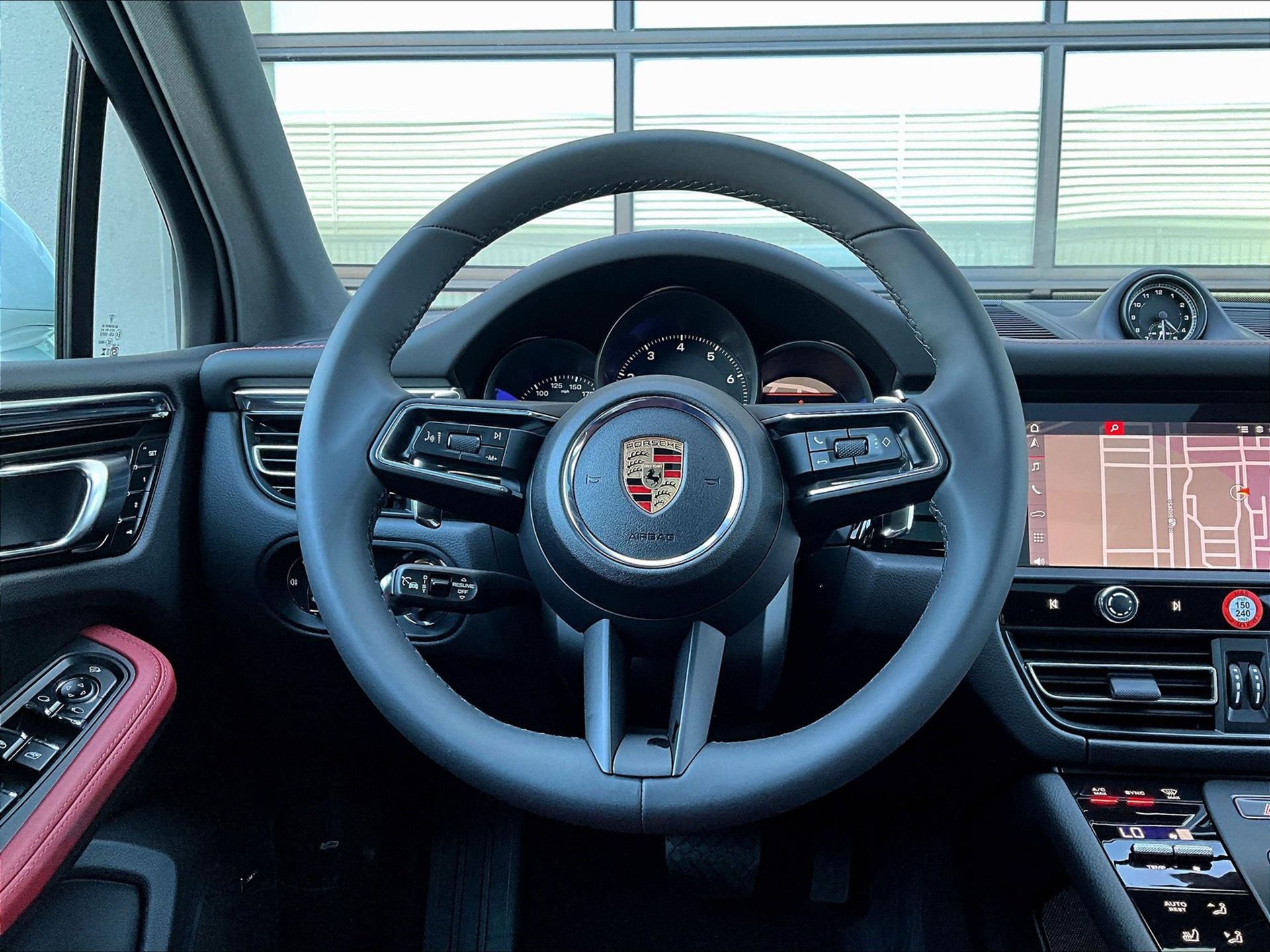 2025 Macan picture #13