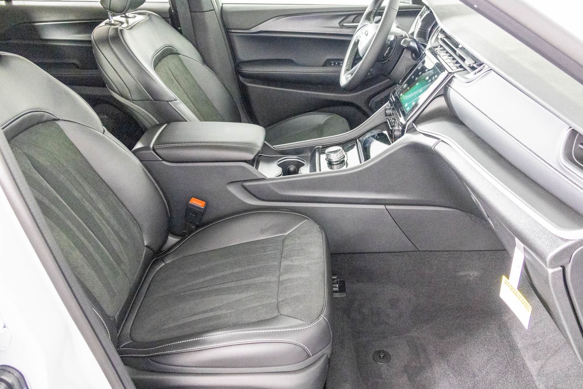 2025 JEEP GRAND CHEROKEE L - Image 39