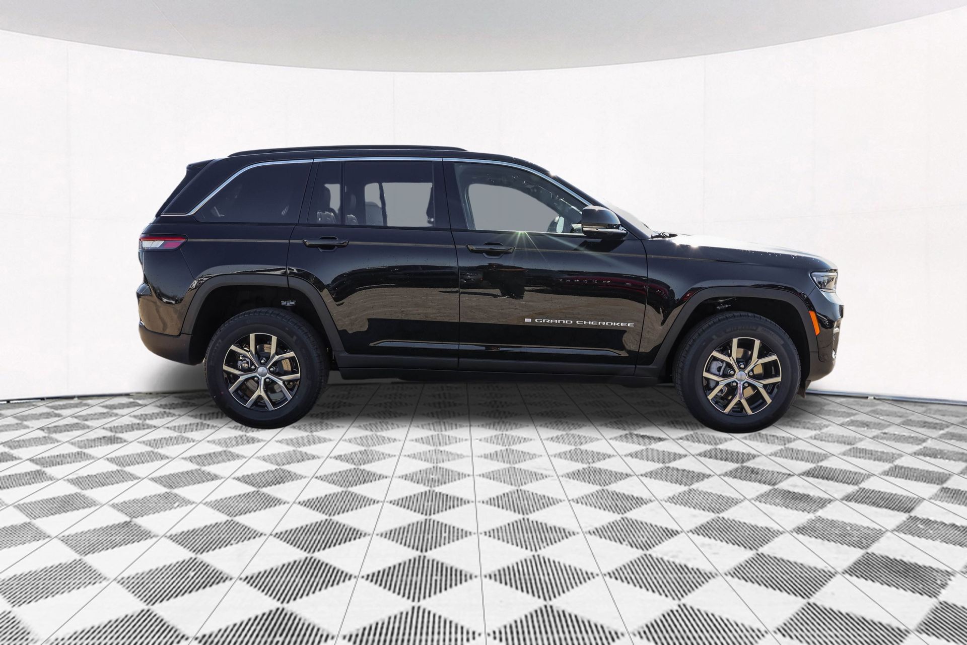 2025 JEEP GRAND CHEROKEE - Image 11