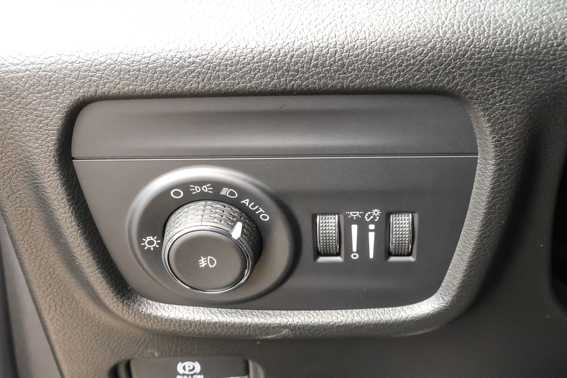 2025 JEEP GRAND CHEROKEE - Image 28