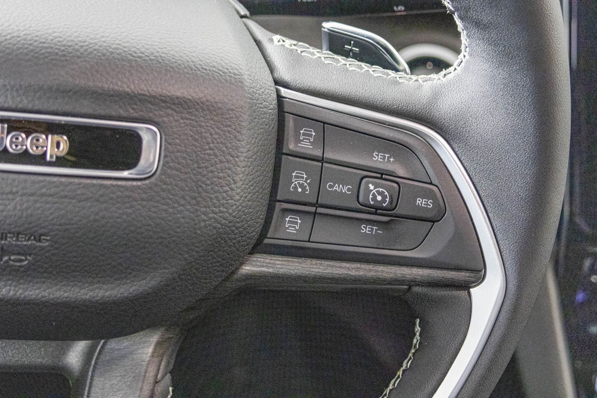 2025 JEEP GRAND CHEROKEE - Image 37