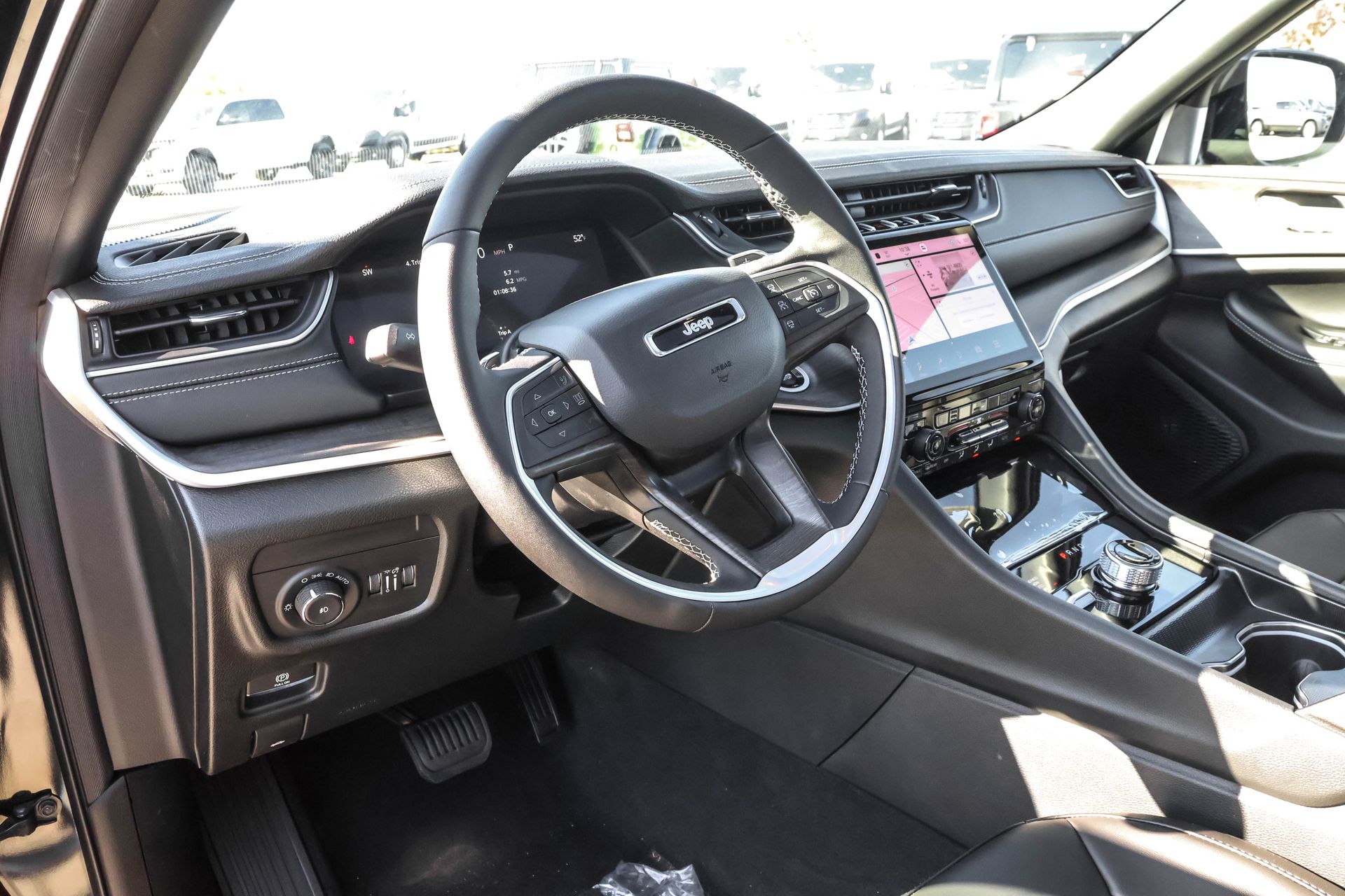 2025 JEEP GRAND CHEROKEE - Image 4