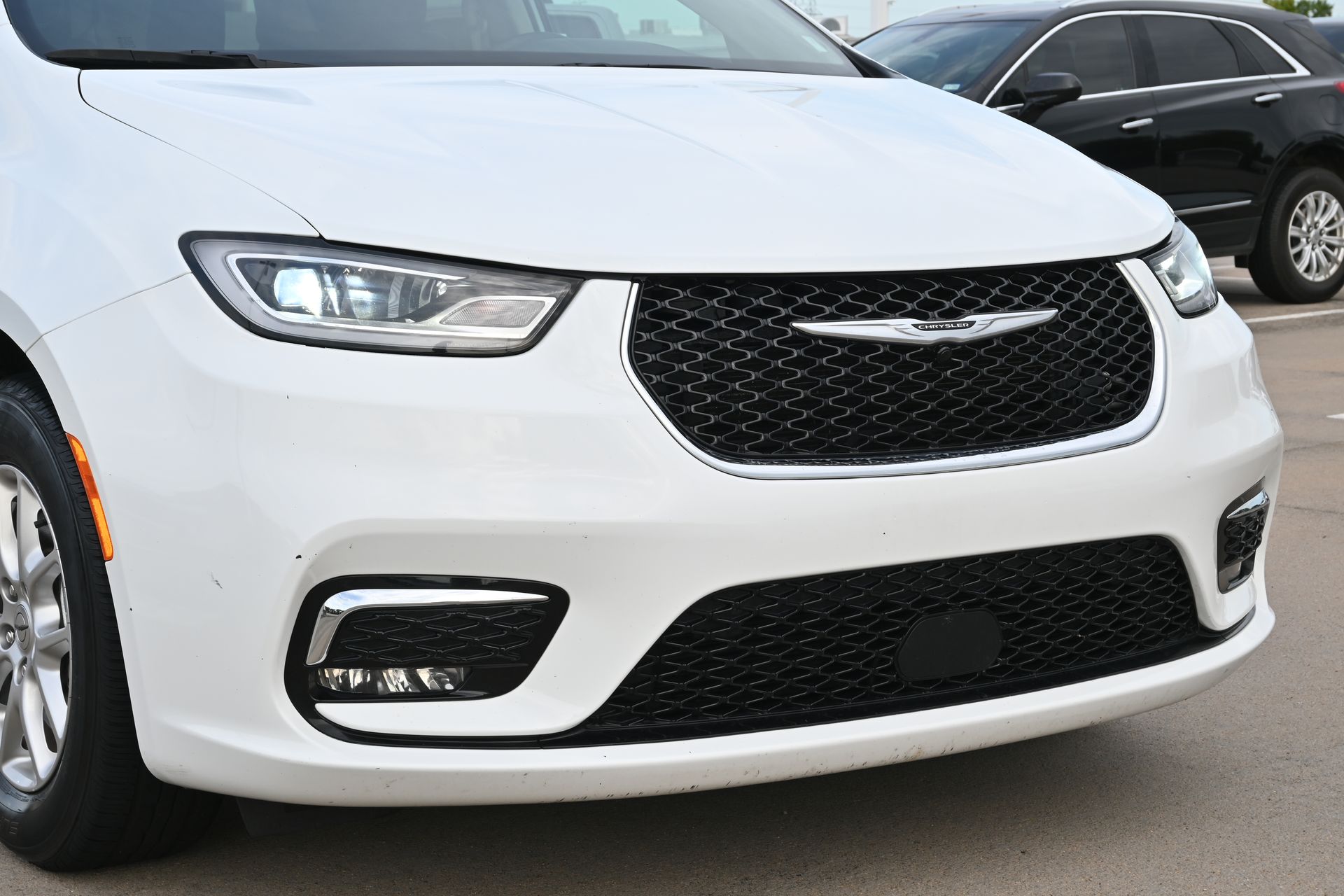 2023 Chrysler Pacifica Touring L White at Durrett Motor Company