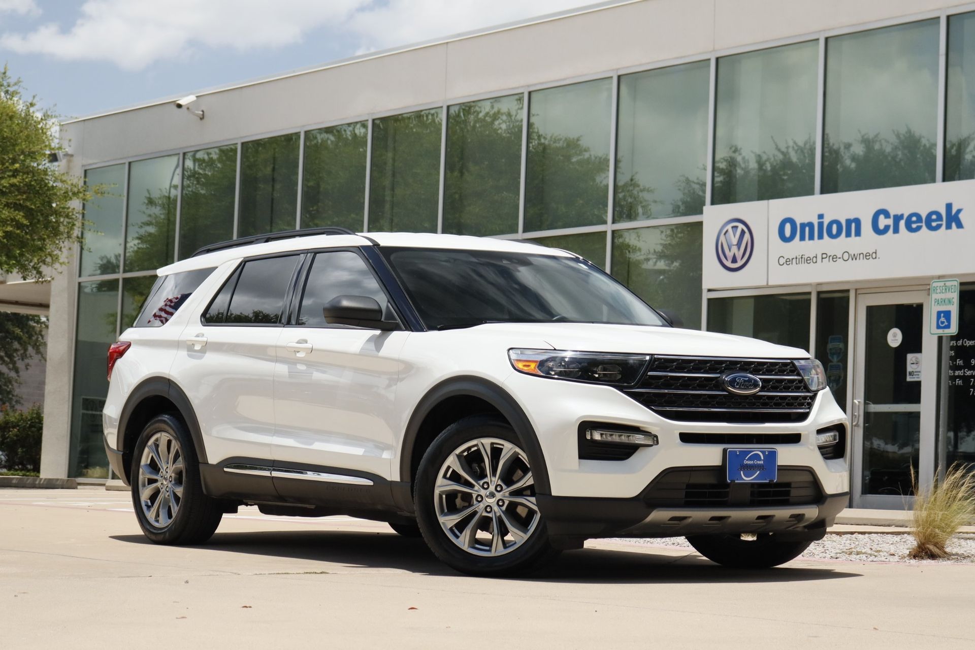 White Metallic 2022 Ford Explorer SUV / Crossover Rear-Wheel Drive Automatic