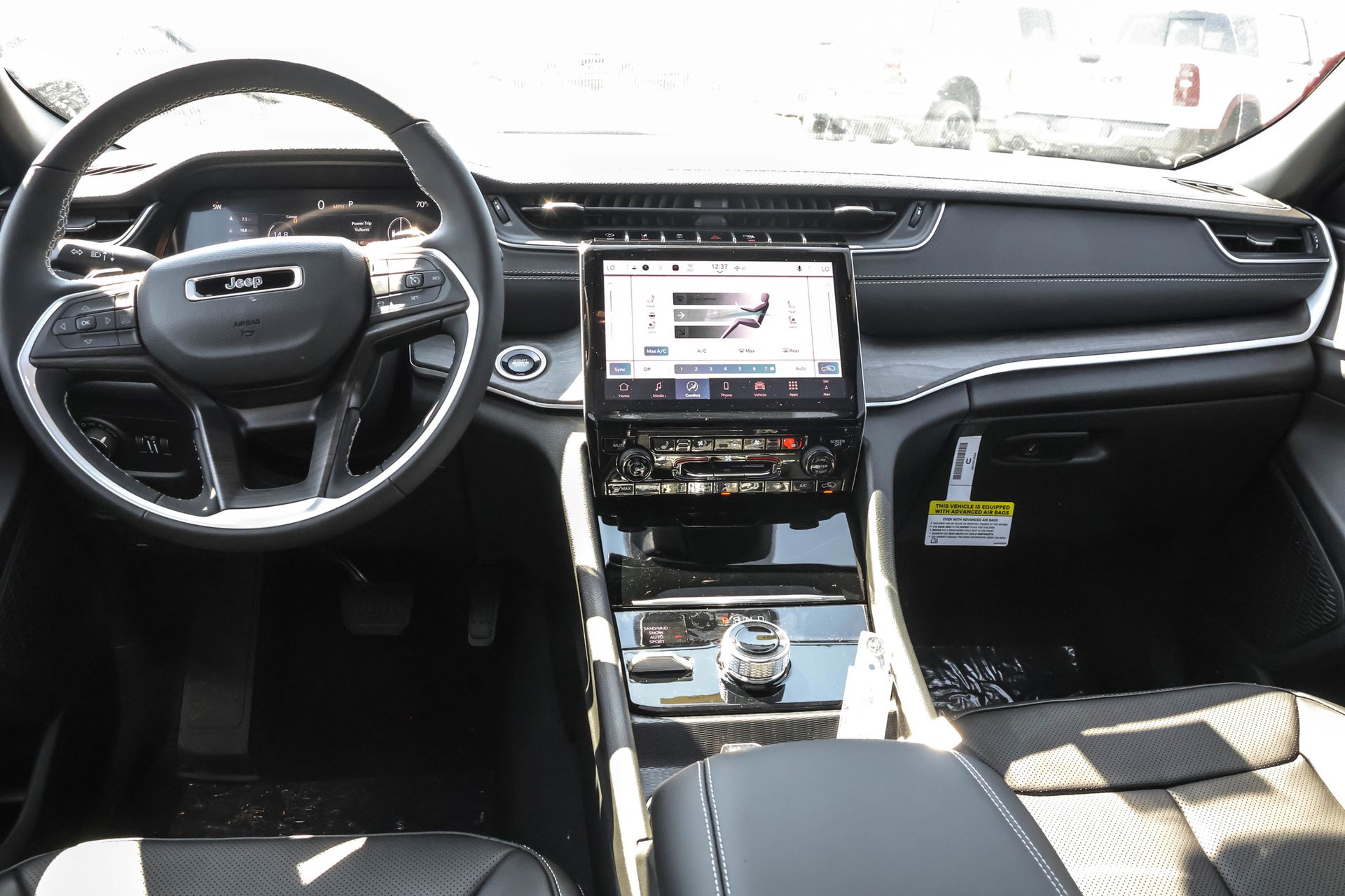 2025 JEEP GRAND CHEROKEE - Image 17