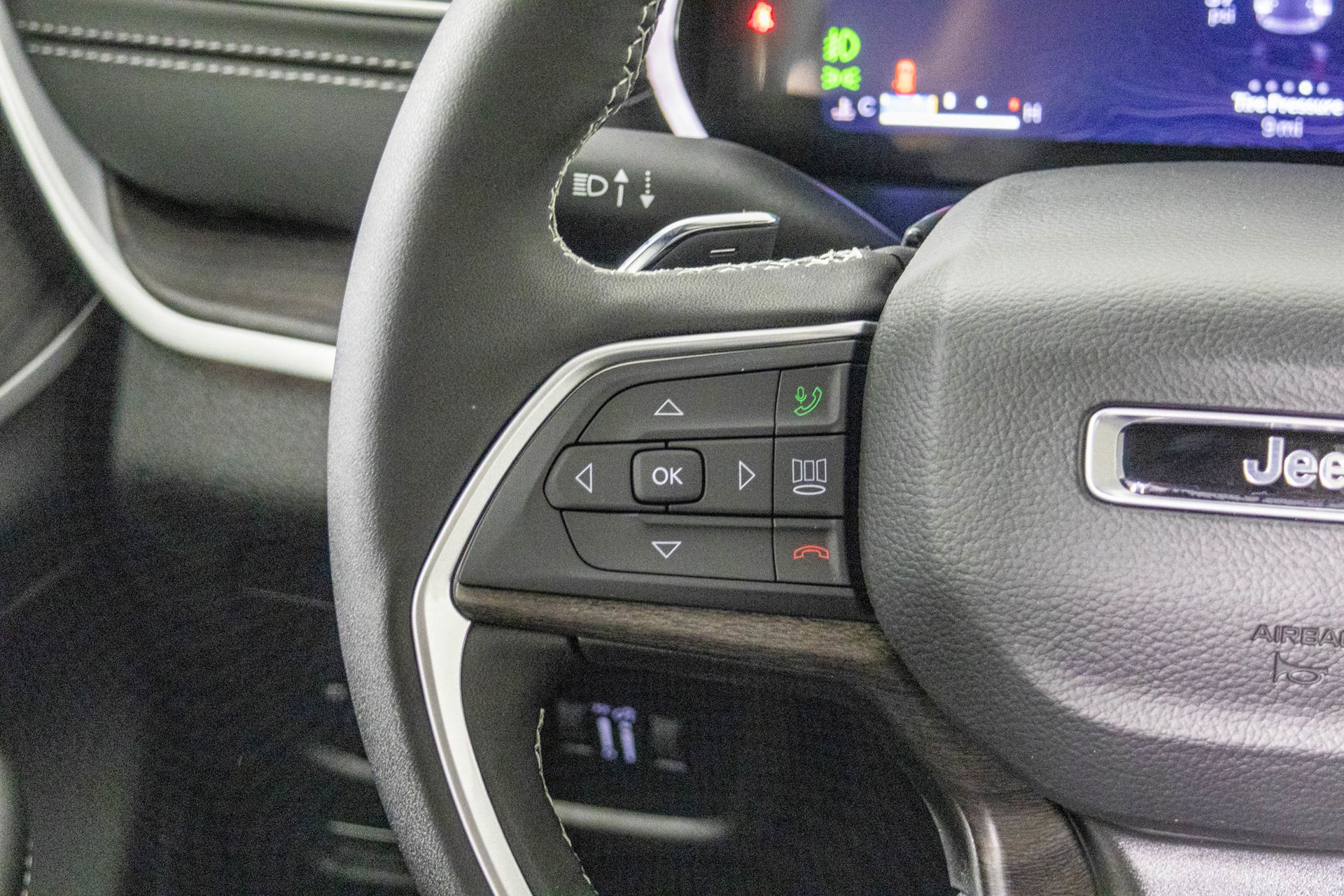 2025 JEEP GRAND CHEROKEE - Image 30