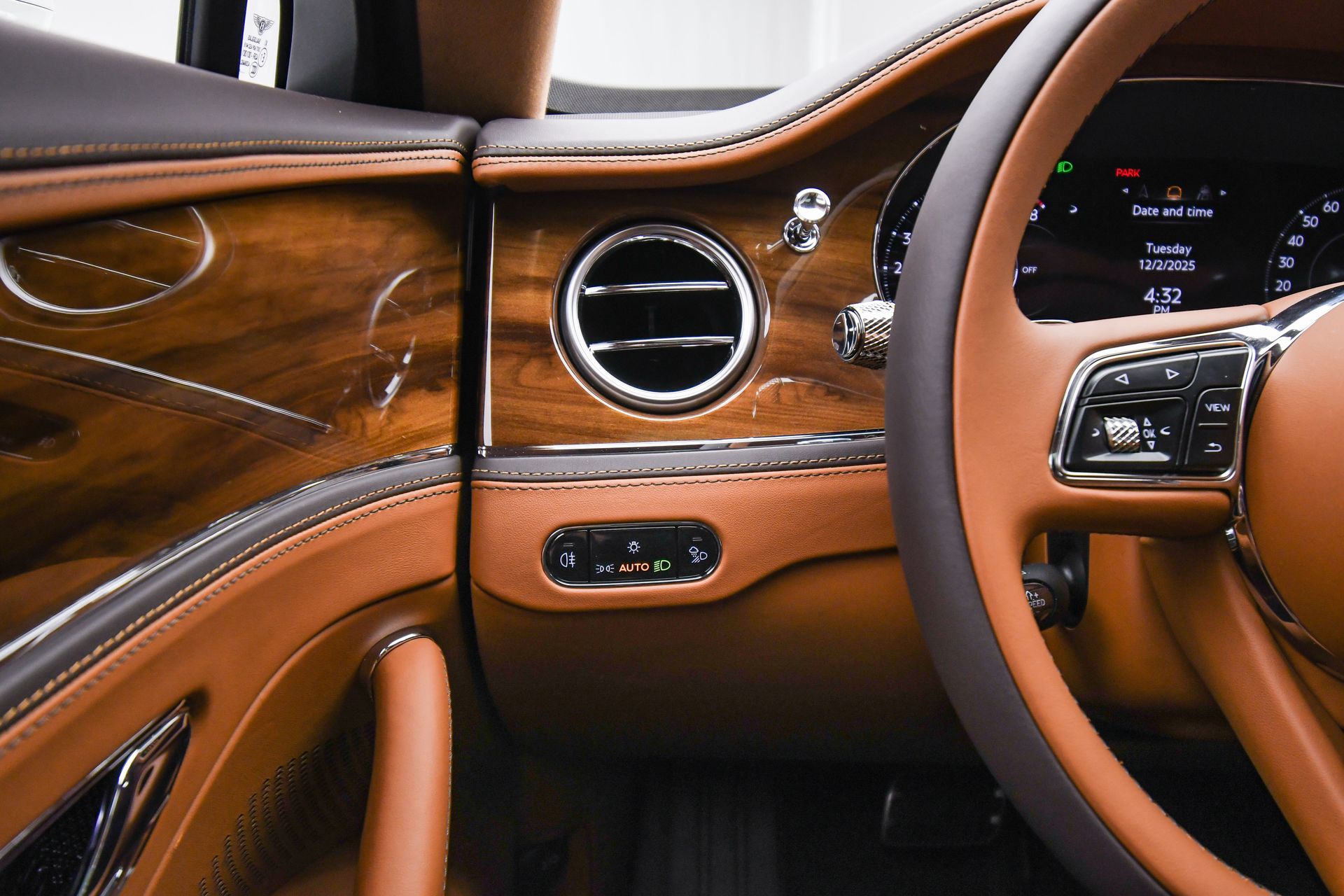 2026 Bentley Flying Spur - Photo 32
