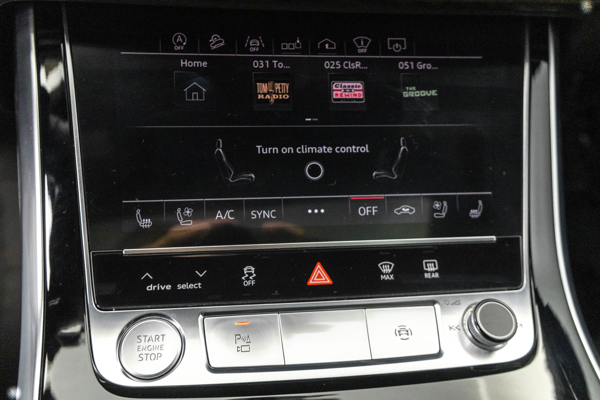 2019 AUDI Q8 - Image 29