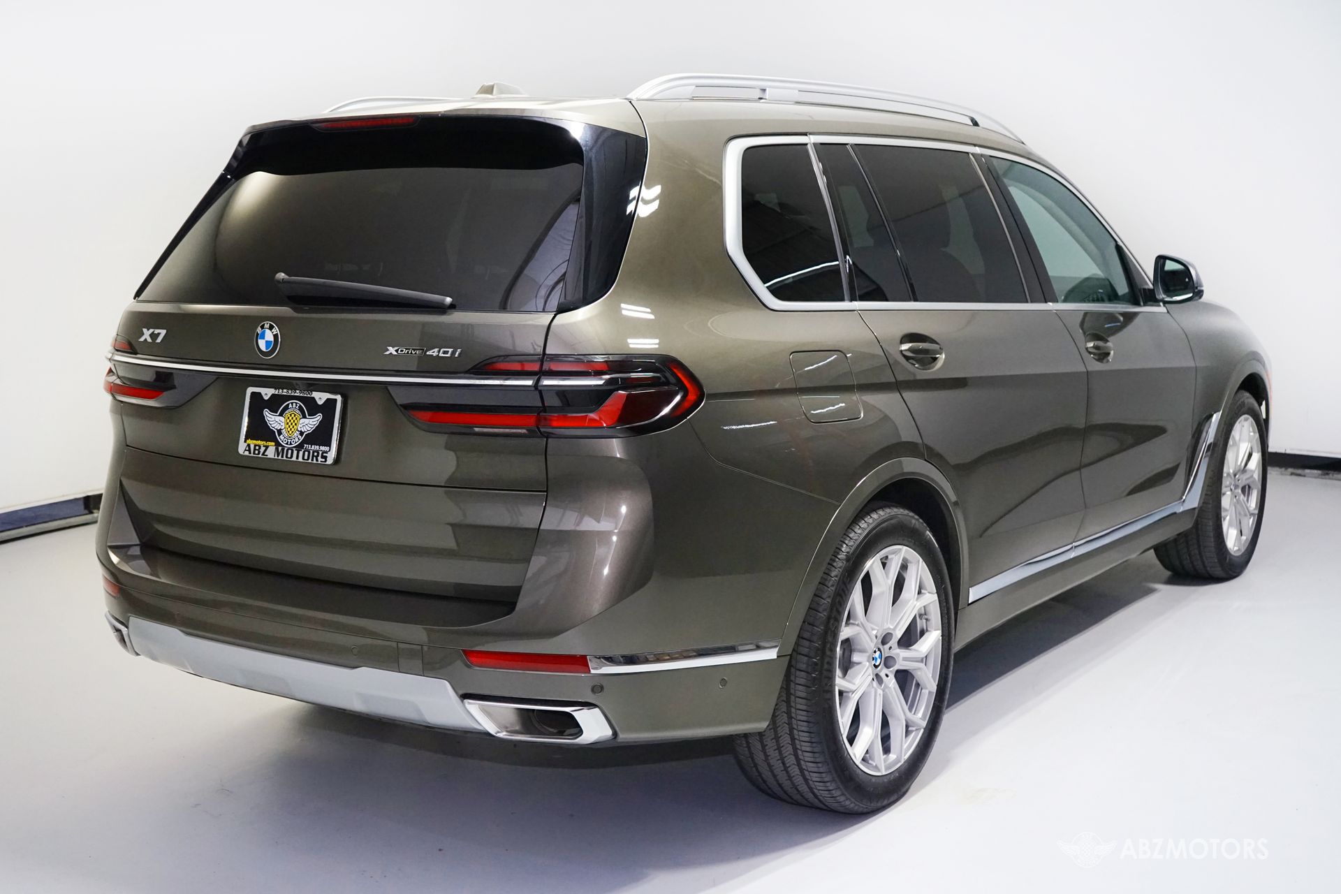 View vehicle photo 5