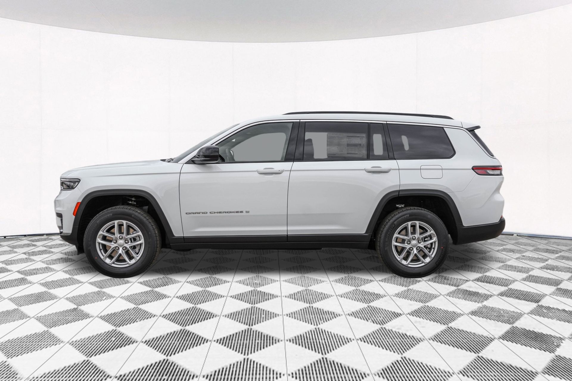2025 JEEP GRAND CHEROKEE L - Image 13