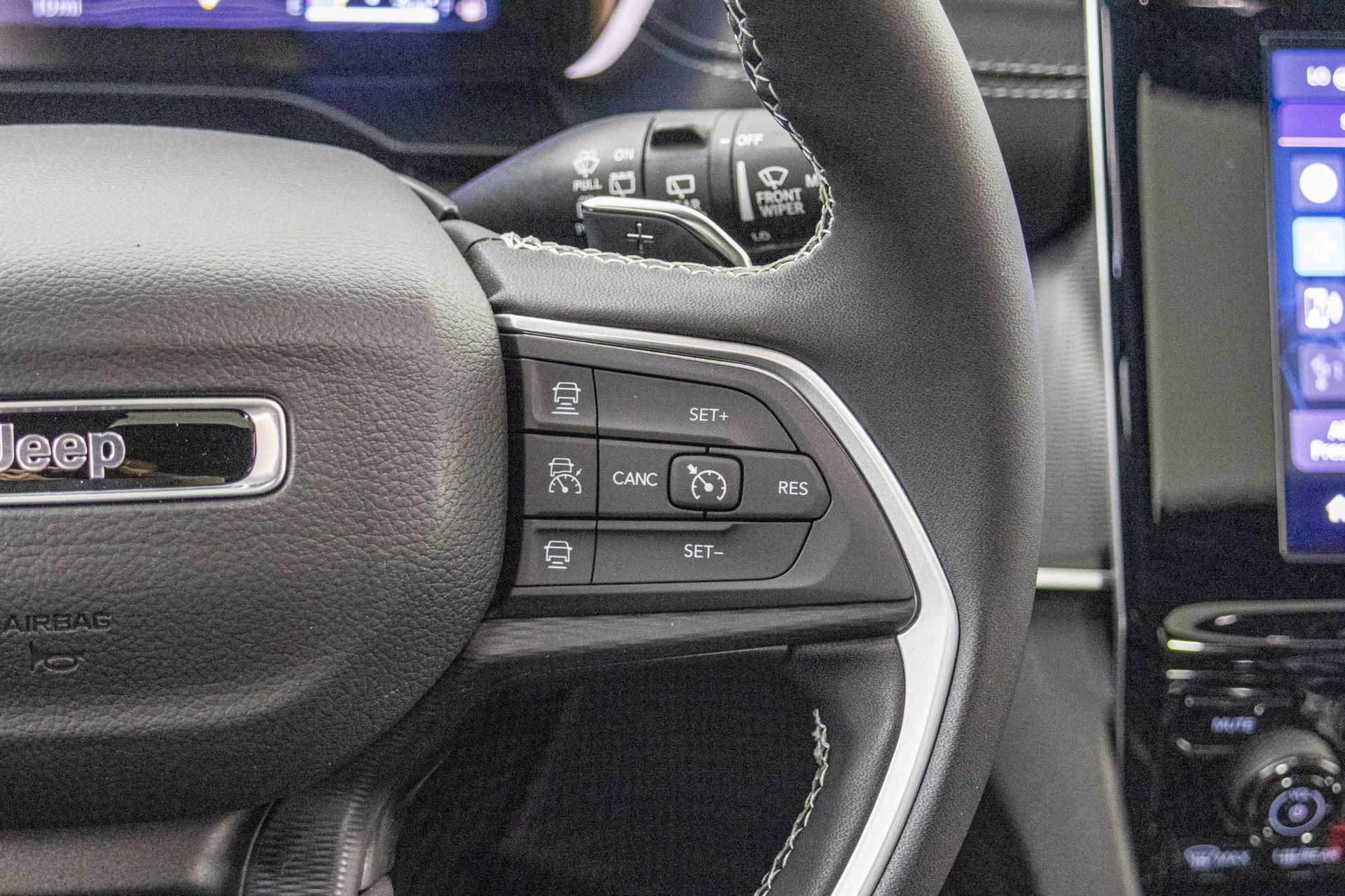 2025 JEEP GRAND CHEROKEE L - Image 31