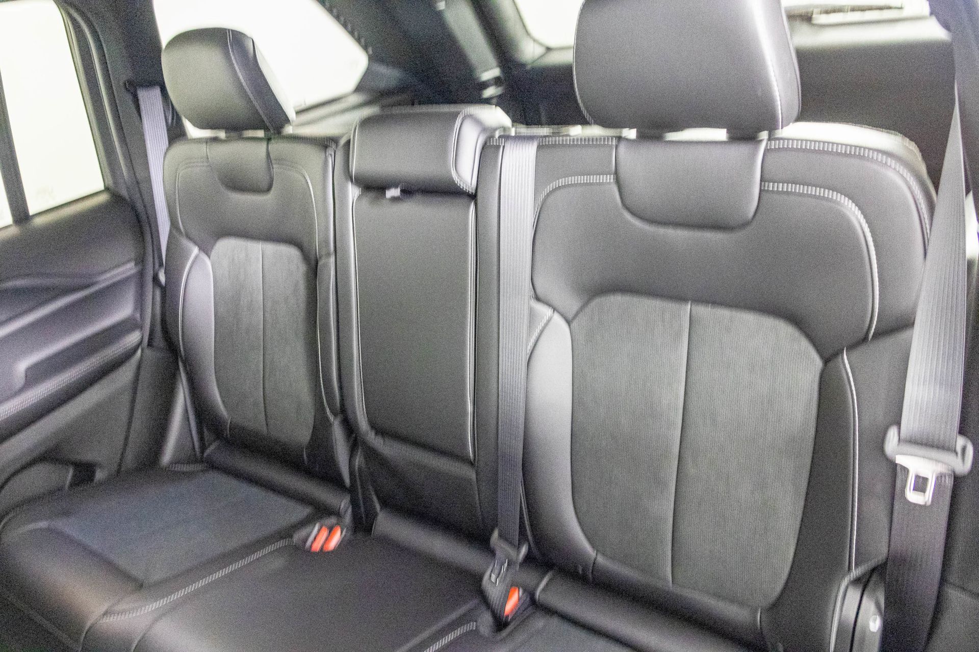 2025 JEEP GRAND CHEROKEE - Image 28