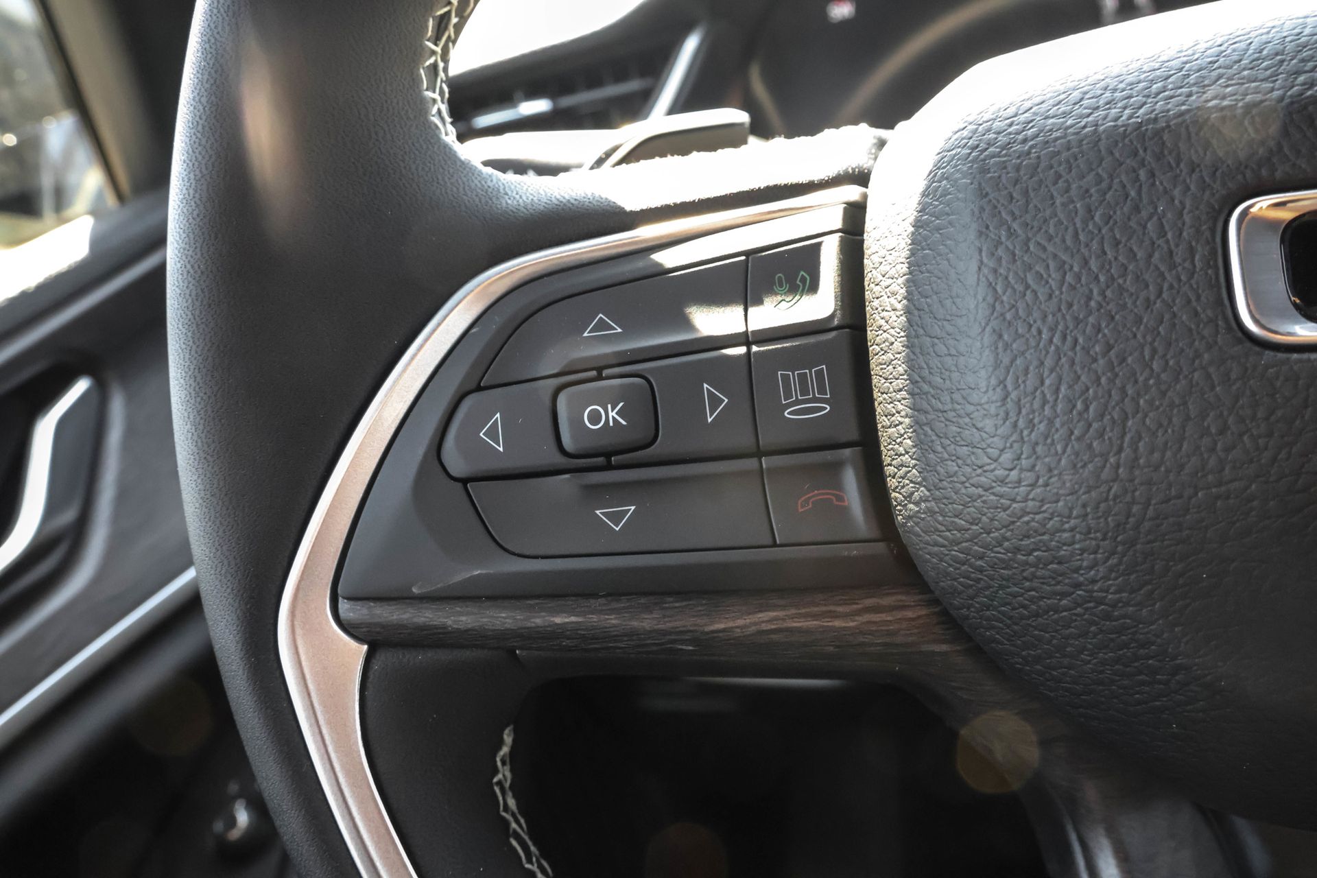 2025 JEEP GRAND CHEROKEE - Image 25