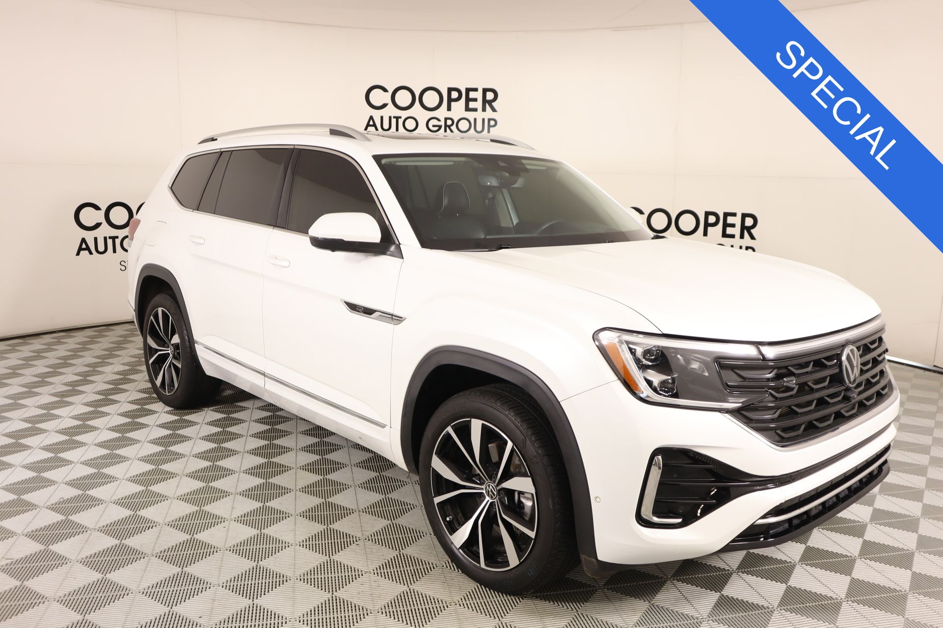 White 2024 Volkswagen Atlas SEL Premium R-Line 4Motion AWD SUV / Crossover All-Wheel Drive 8-Speed Automatic
