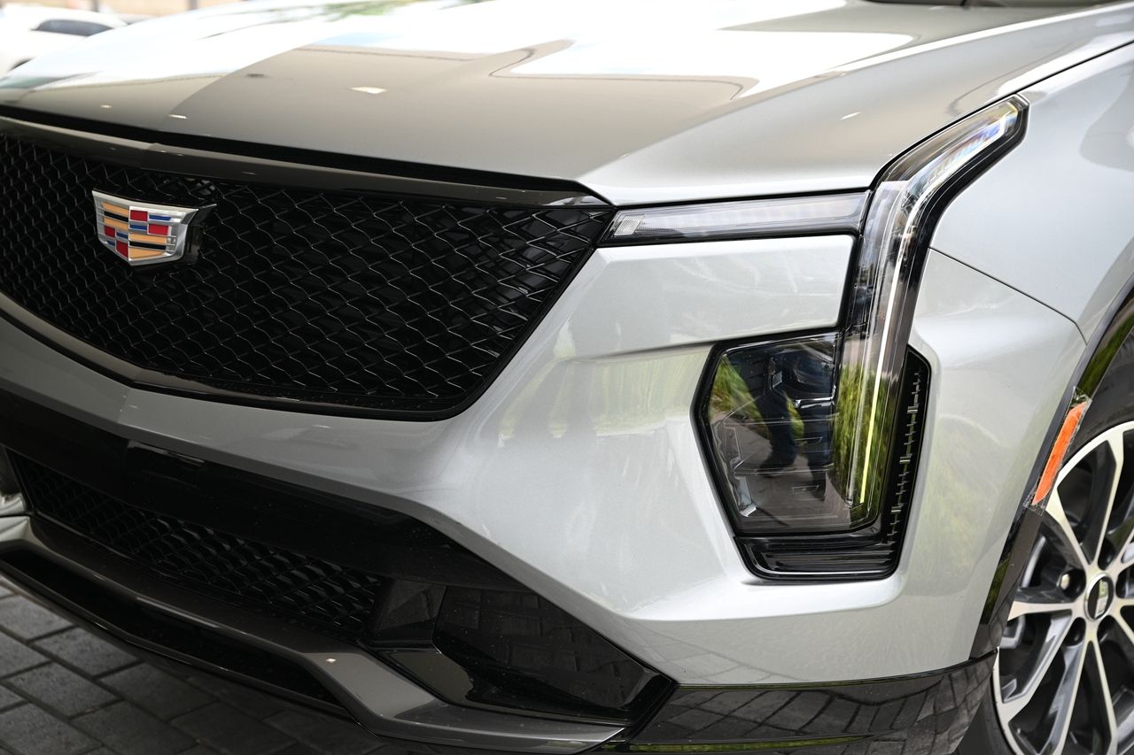 2024 Cadillac XT4 Sport 8