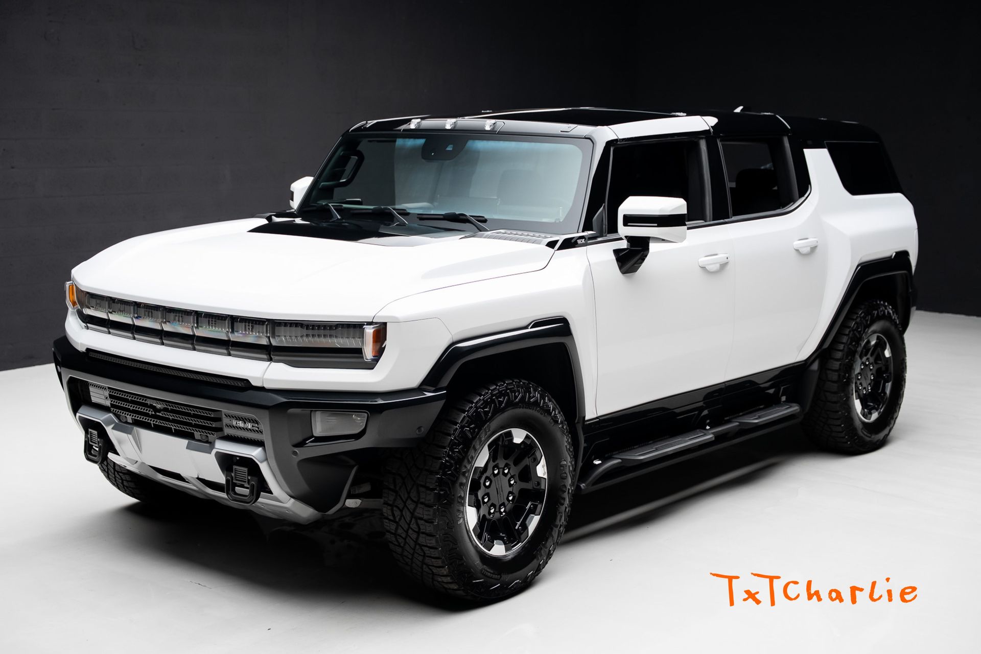 Interstellar White 2024 GMC Hummer EV SUV 2X AWD SUV / Crossover All-Wheel Drive 1-Speed Automatic