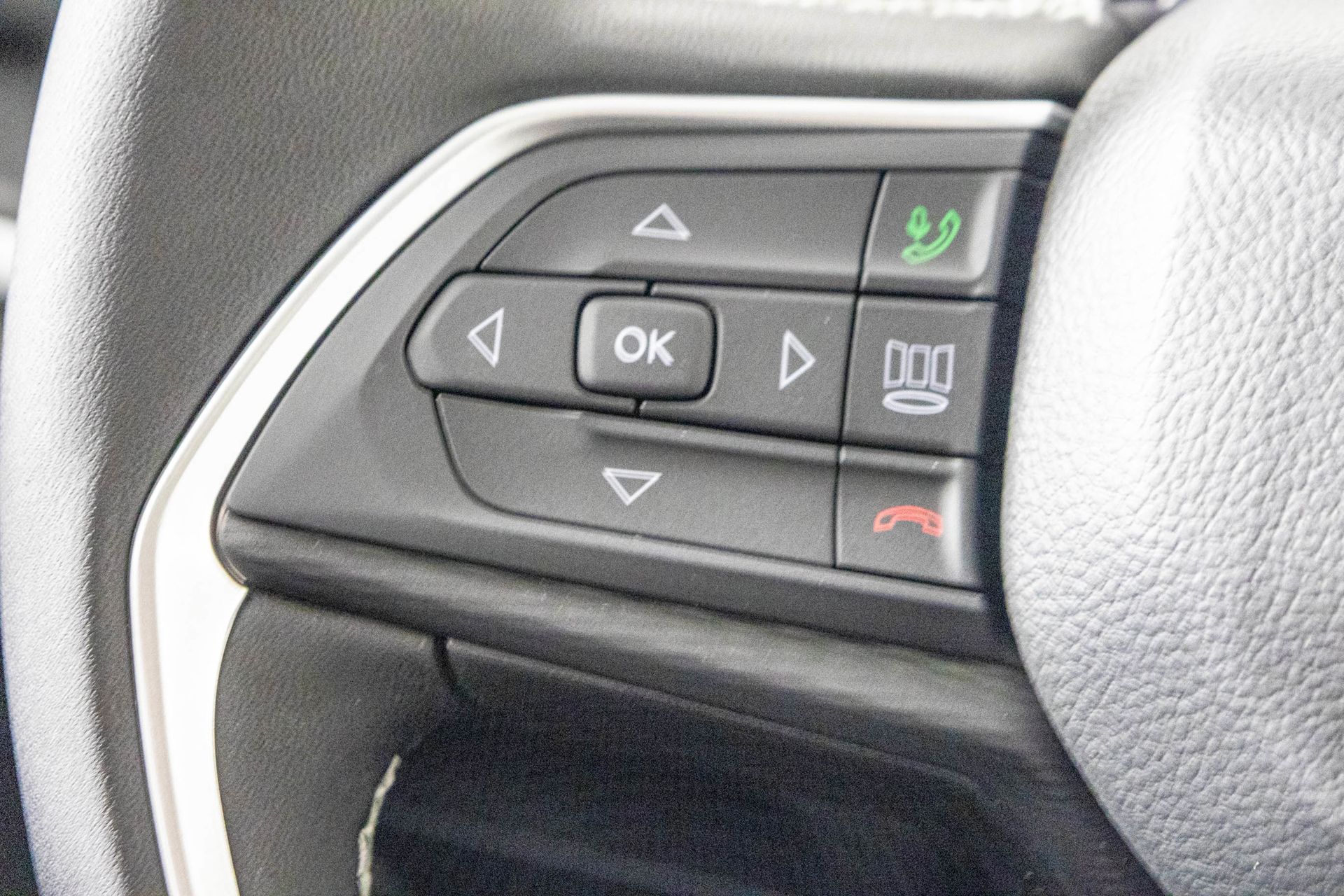 2025 JEEP GRAND CHEROKEE - Image 31