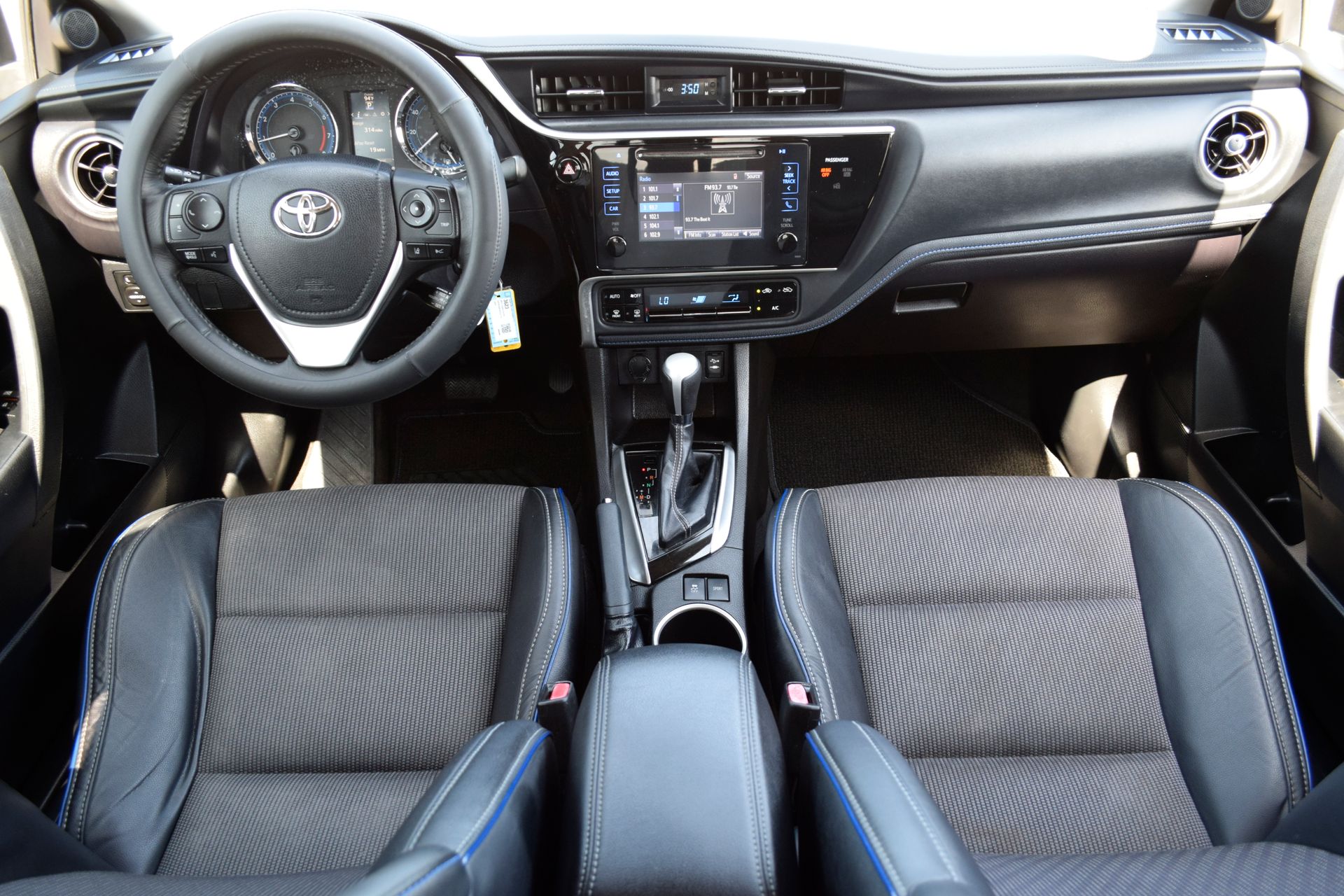 2017 Toyota Corolla SE - 4