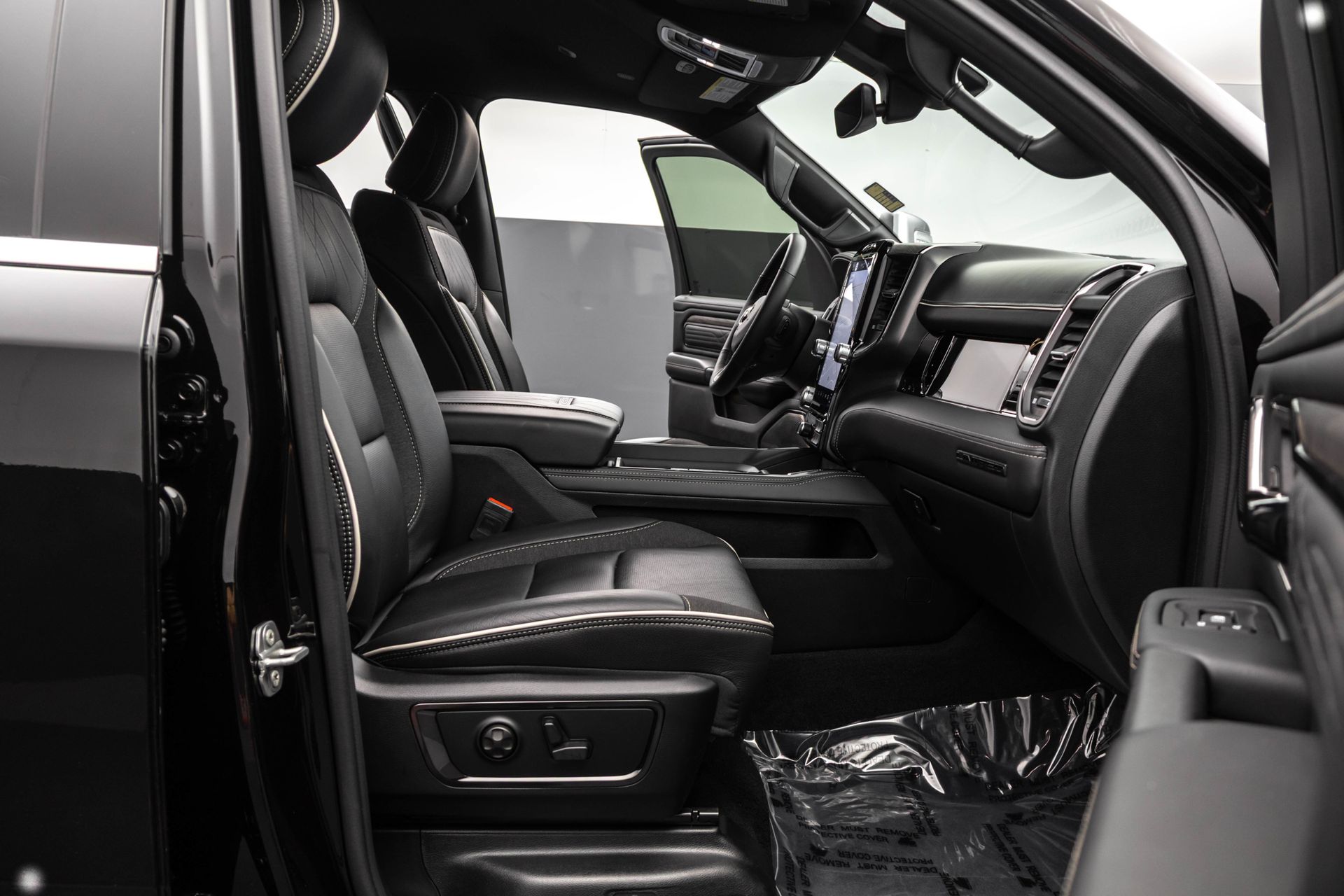 2025 RAM 1500 - Image 38