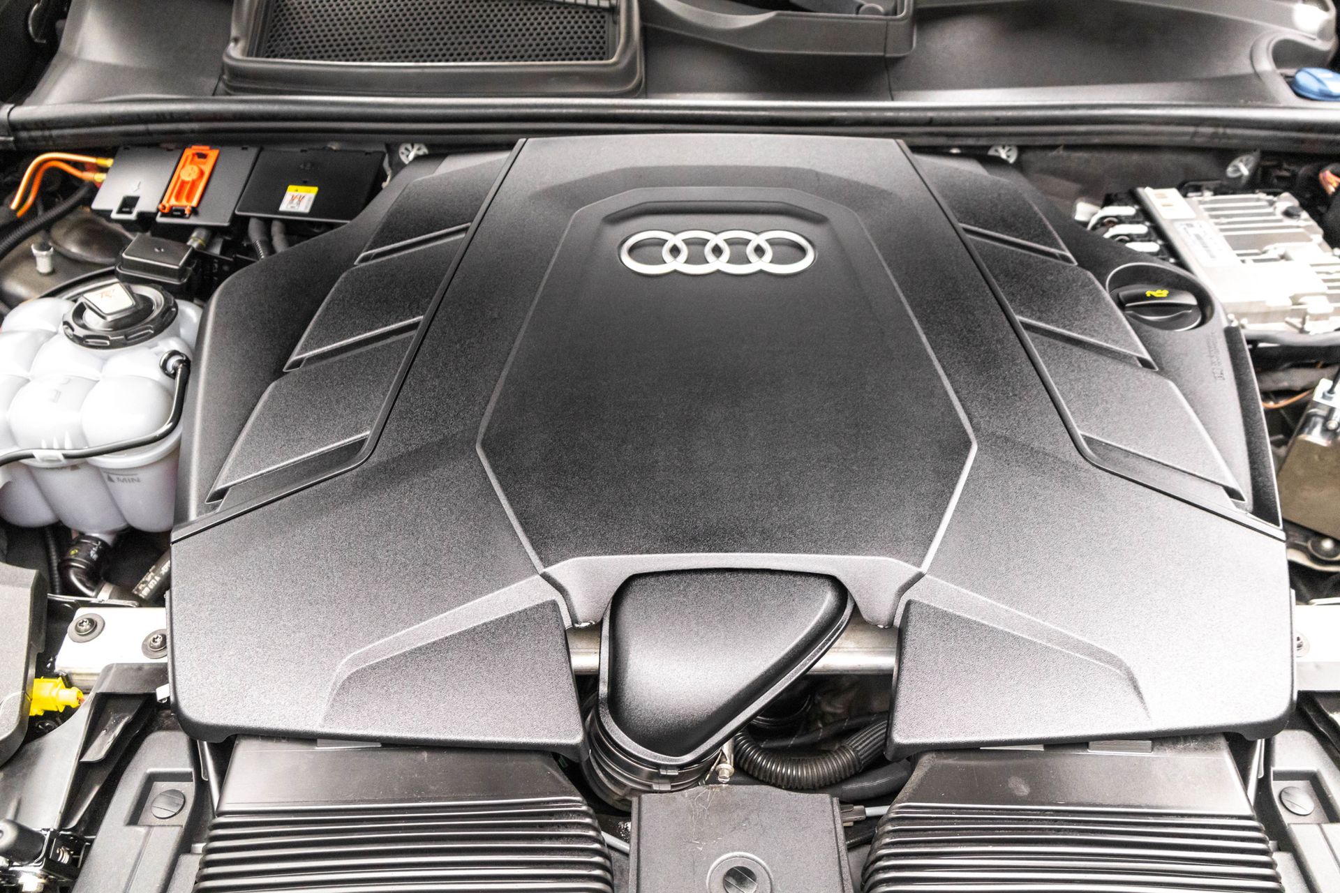 2019 AUDI Q8 - Image 46