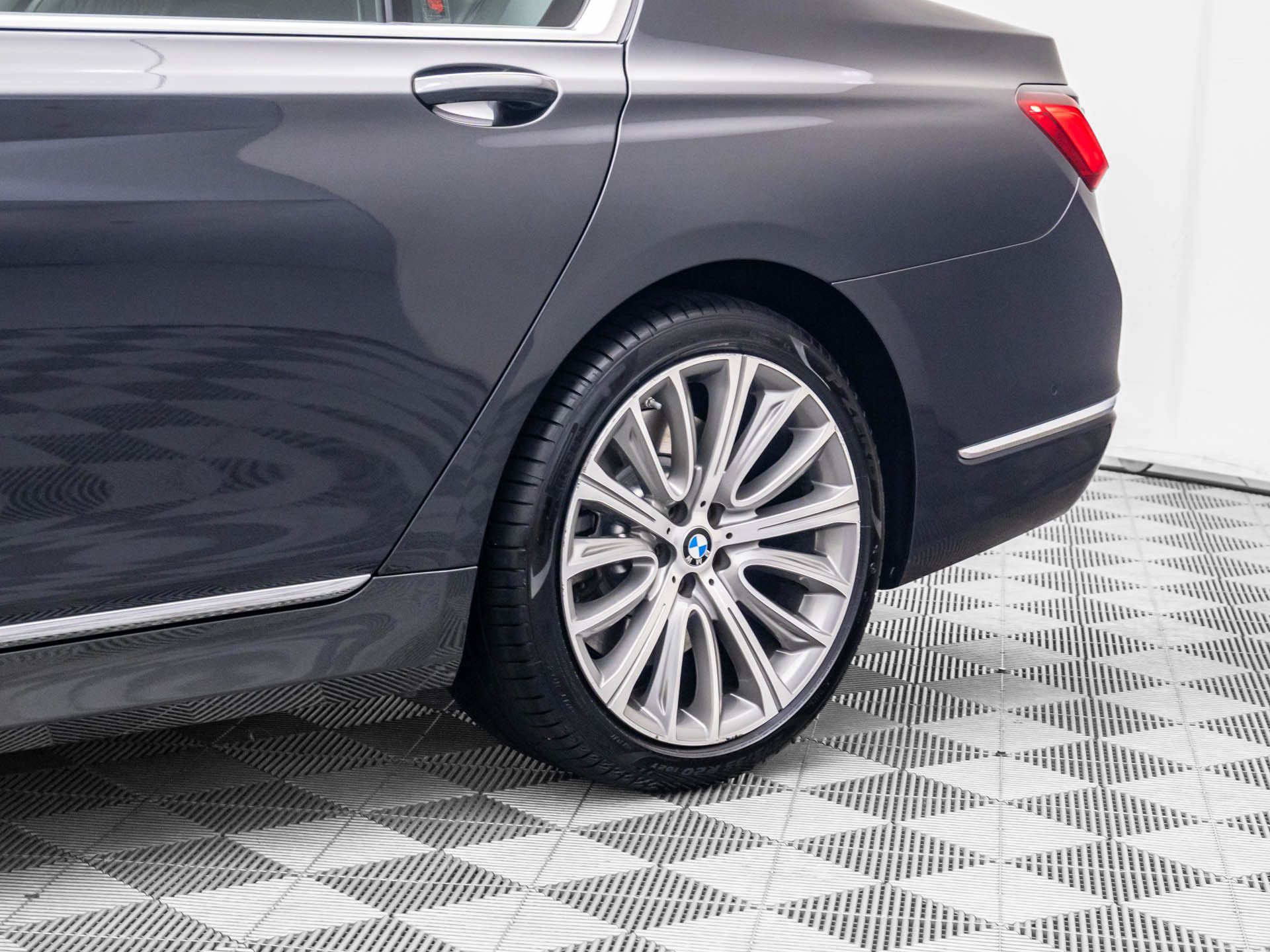 2022 BMW 7-Series 750i xDrive photo