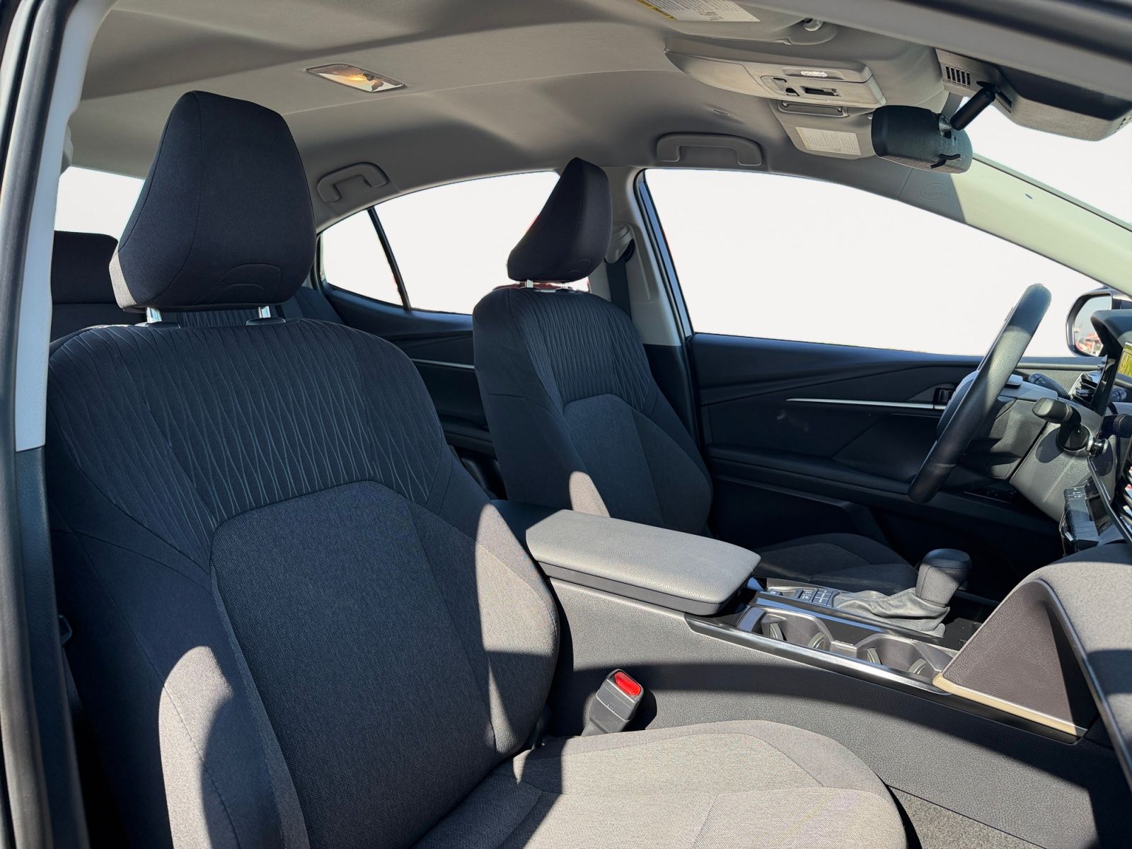 2025 Toyota Camry LE - Photo 15