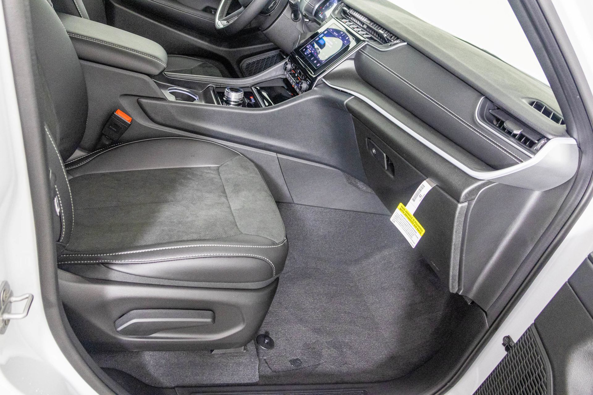 2025 JEEP GRAND CHEROKEE L - Image 36