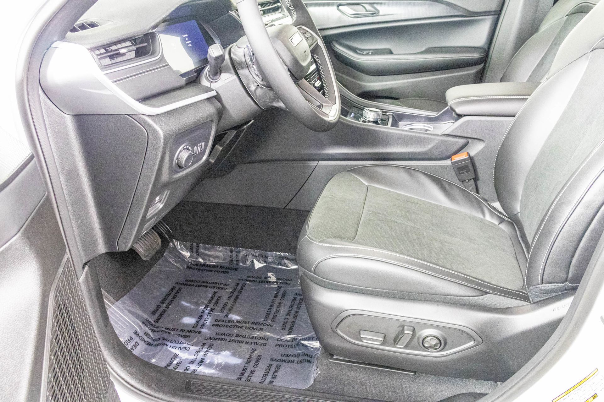 2025 JEEP GRAND CHEROKEE L - Image 14