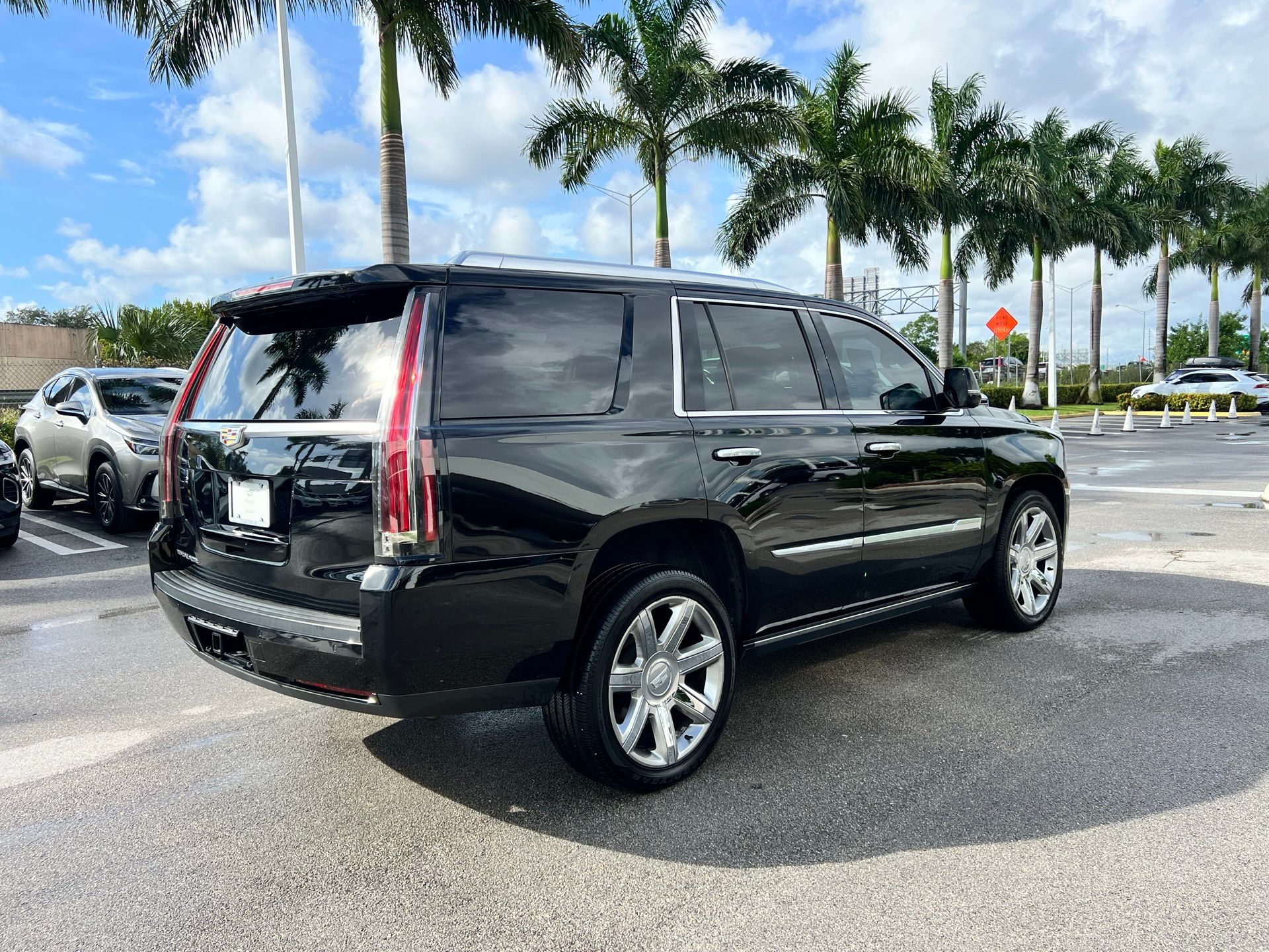 2018 Cadillac Escalade Premium Luxury 24