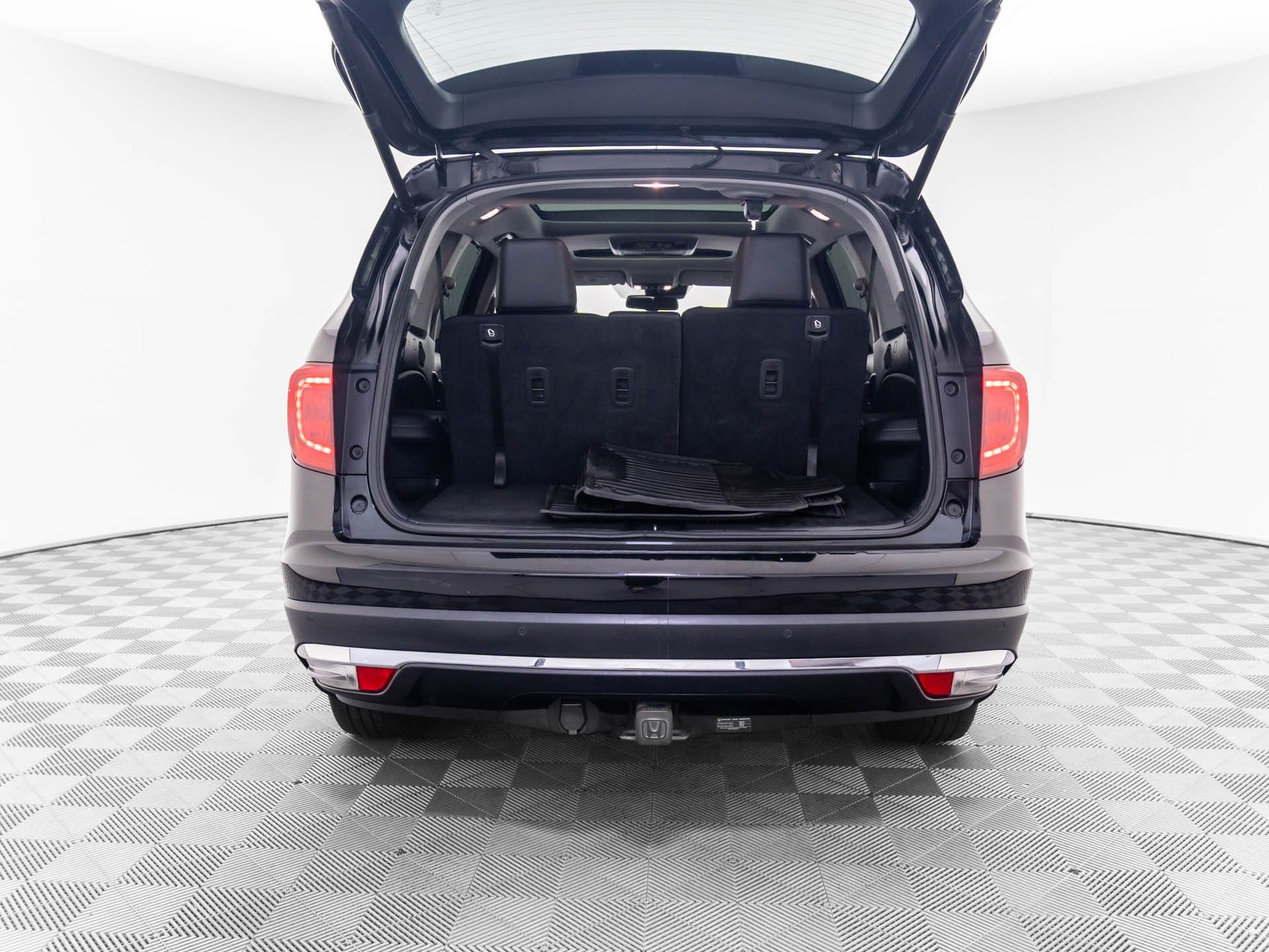 2016 Honda Pilot Elite photo