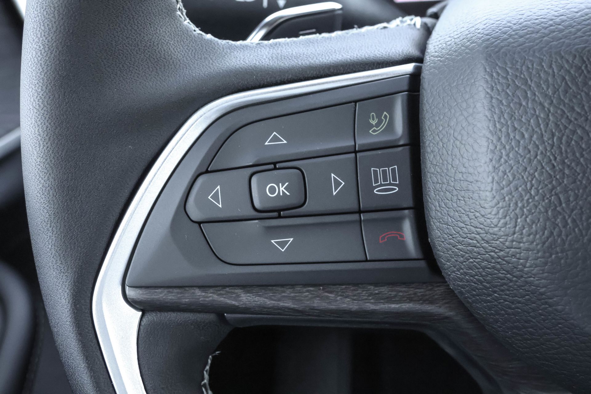 2025 JEEP GRAND CHEROKEE - Image 27