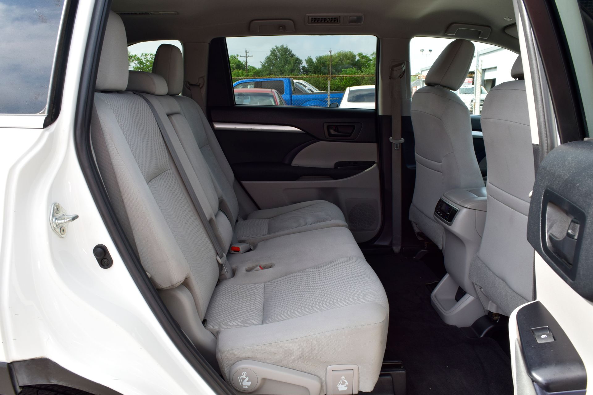 2019 Toyota Highlander LE White at Westside Lexus