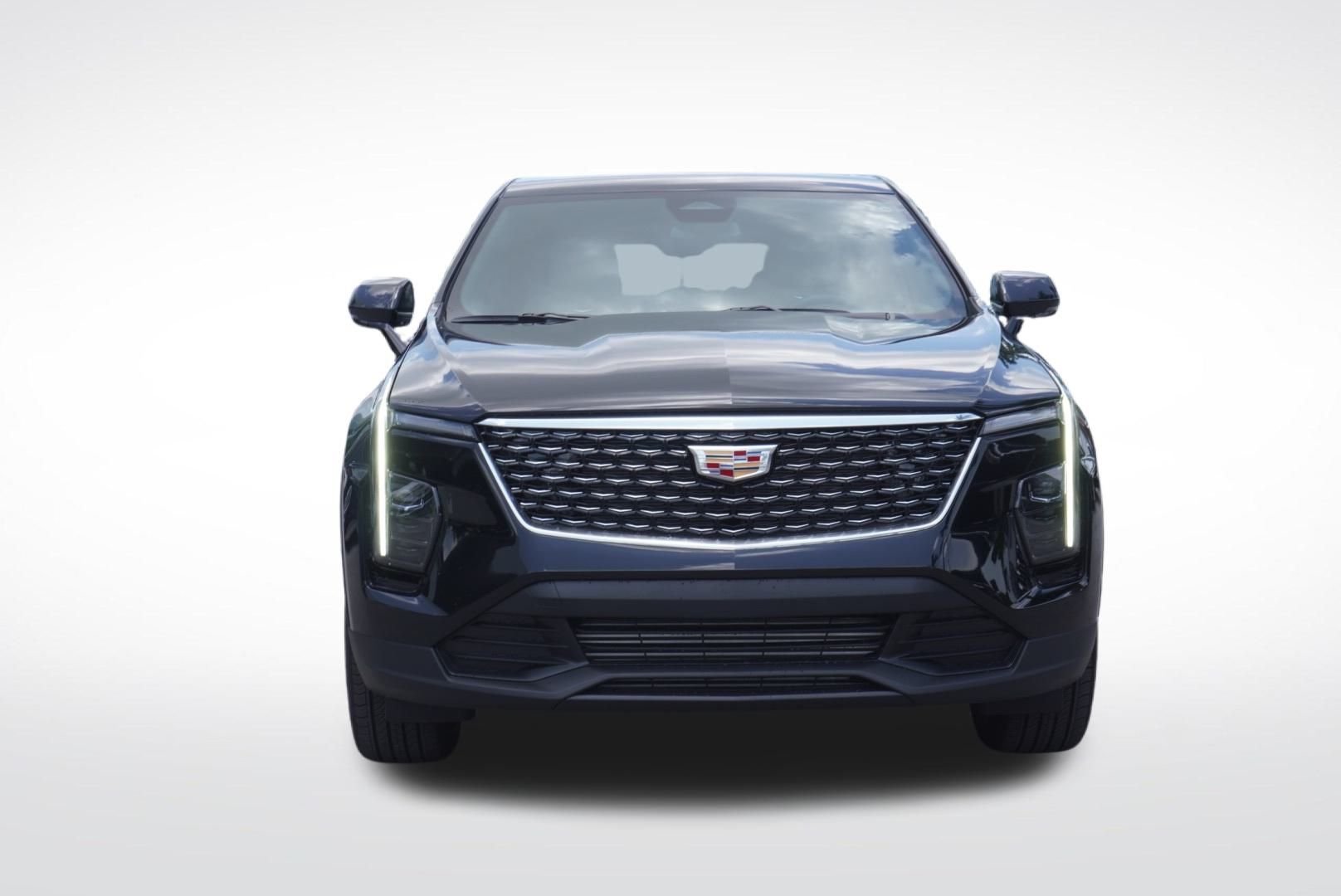 2024 Cadillac XT4 Luxury 2