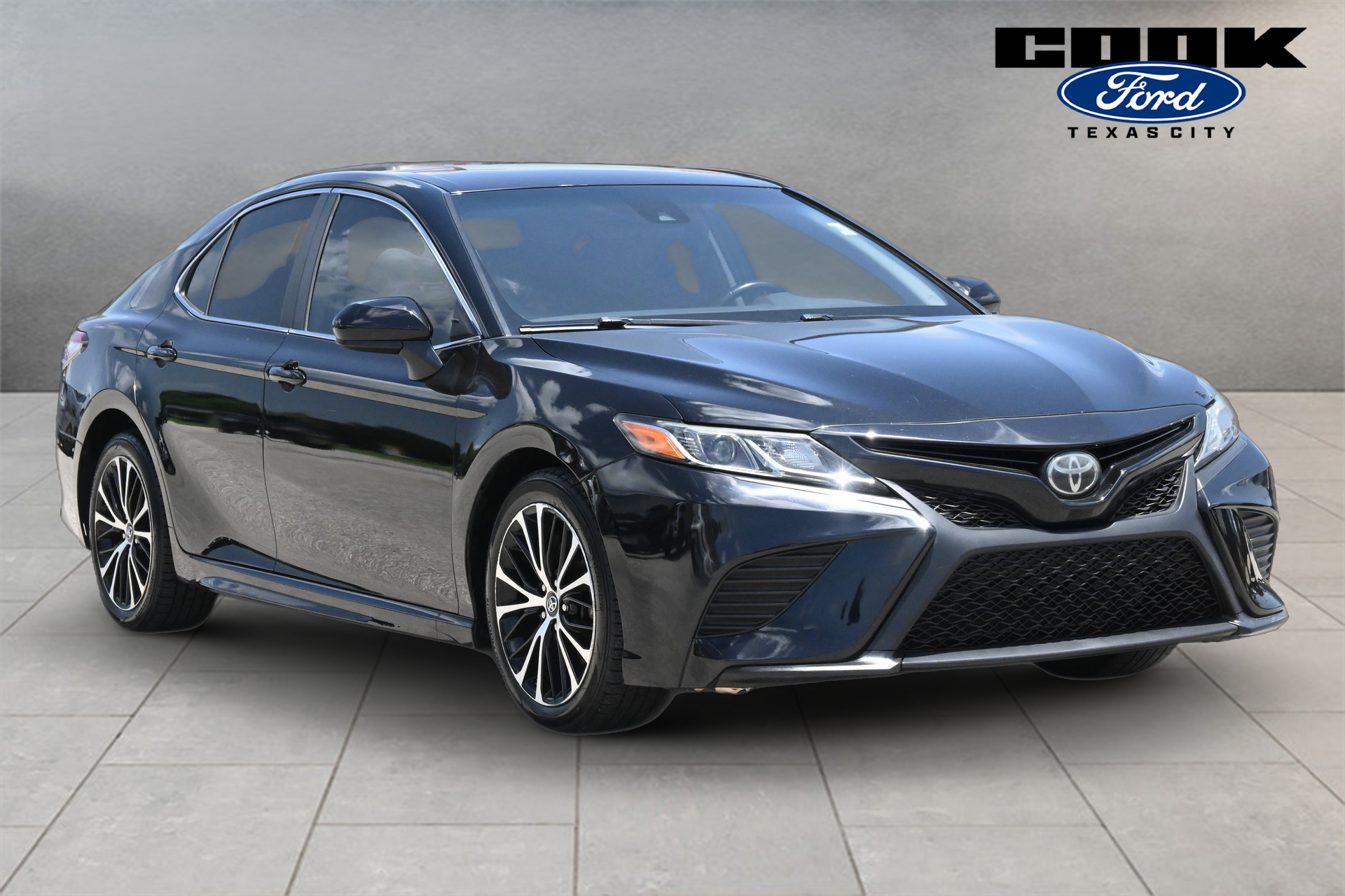 2019 Toyota Camry SE - 1