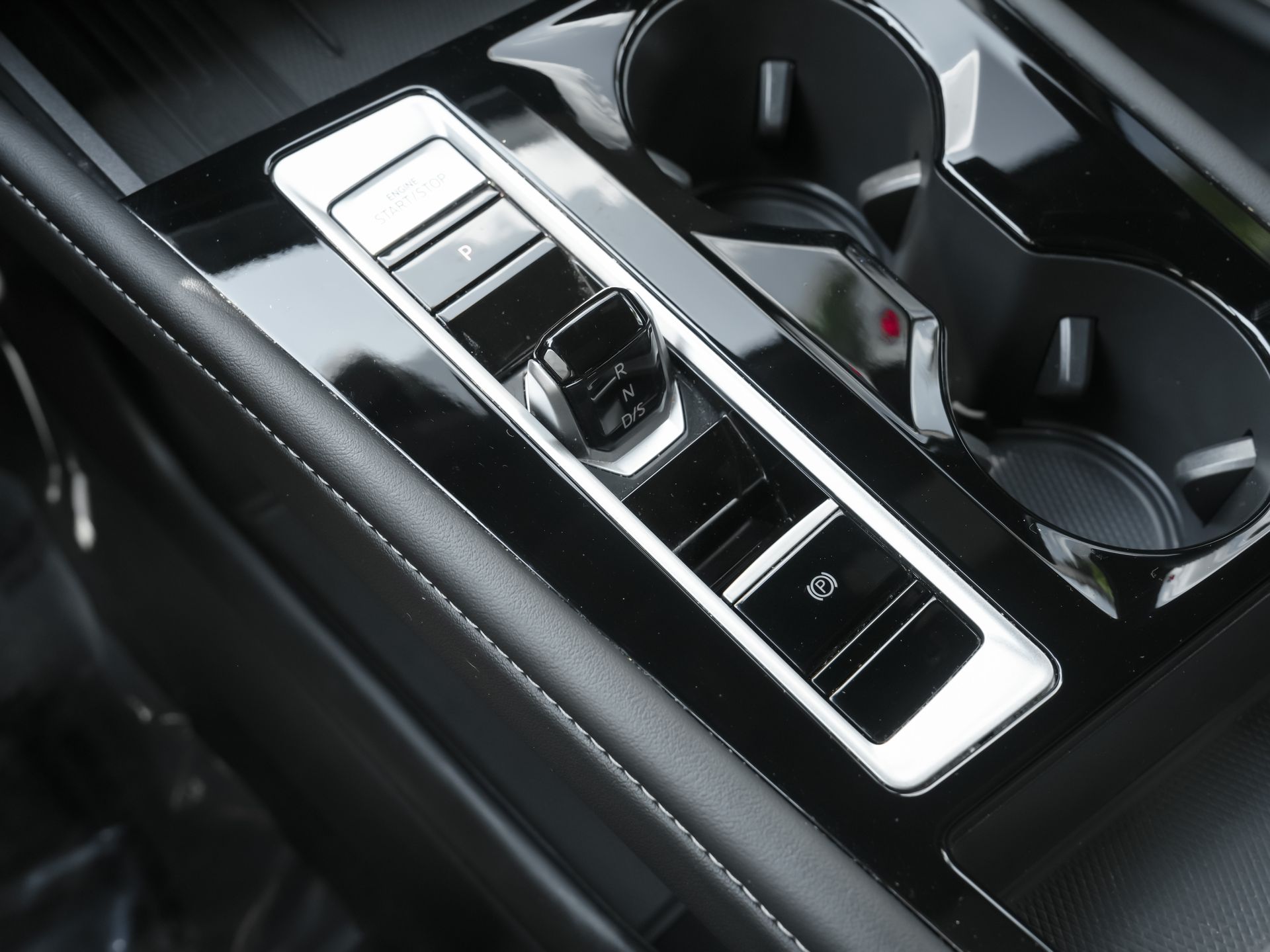 2025 Volkswagen Atlas Cross Sport SEL Premium R-LINE - Photo 20
