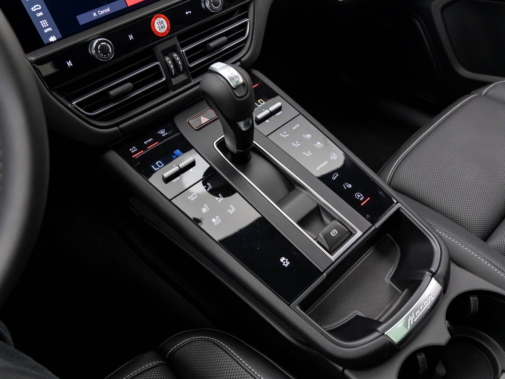 2024 Porsche Macan  photo