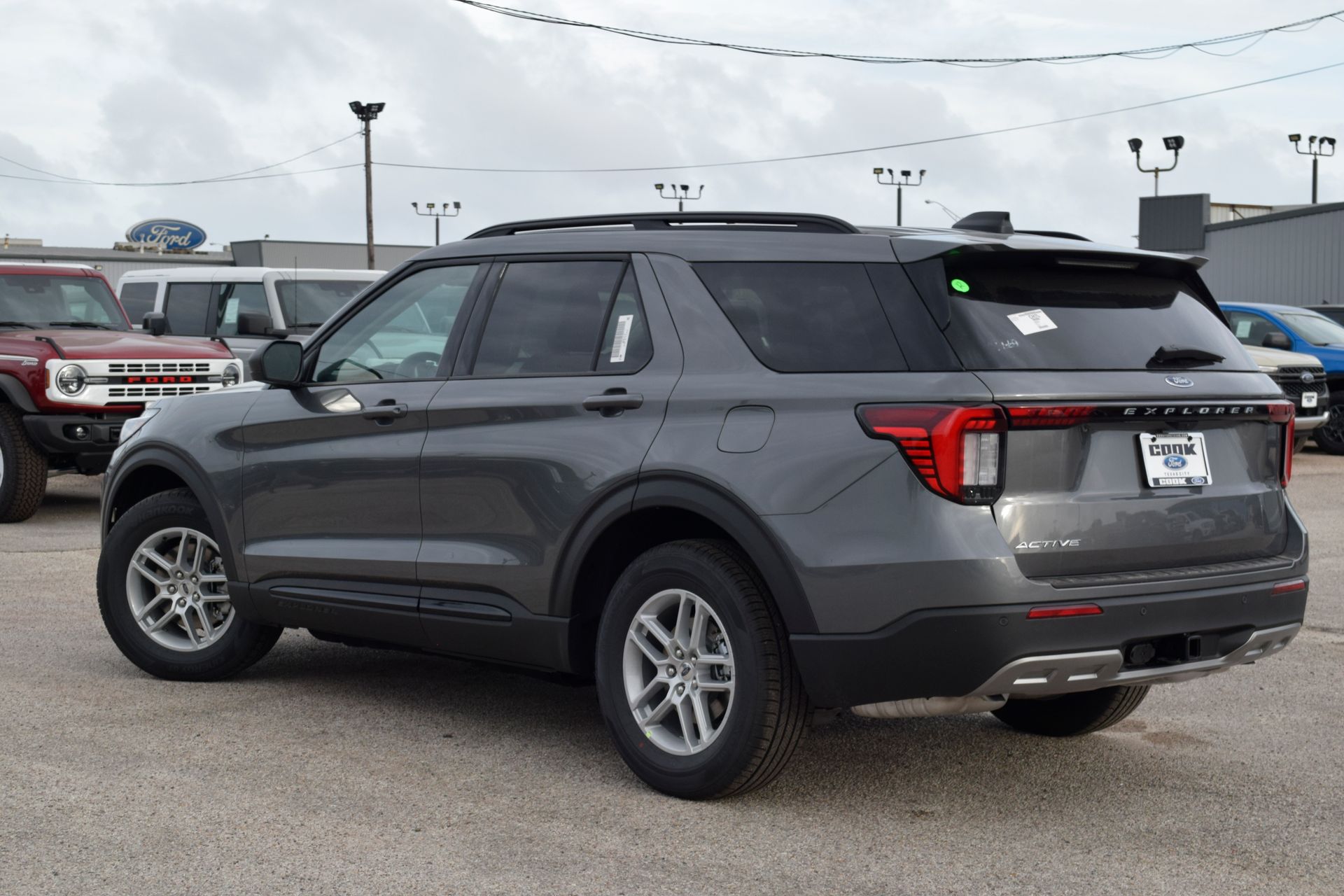 View vehicle photo 4