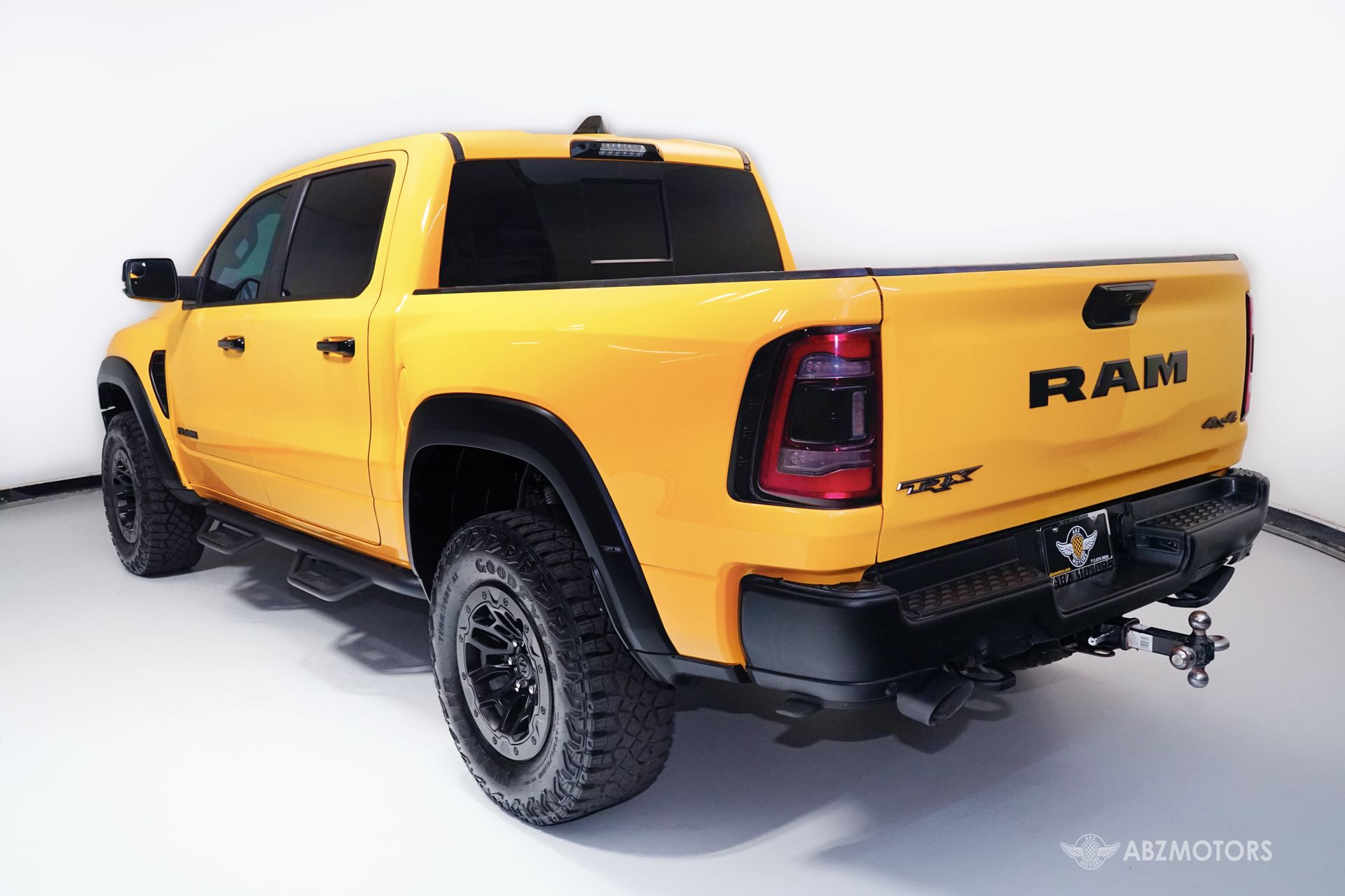 View vehicle photo 7