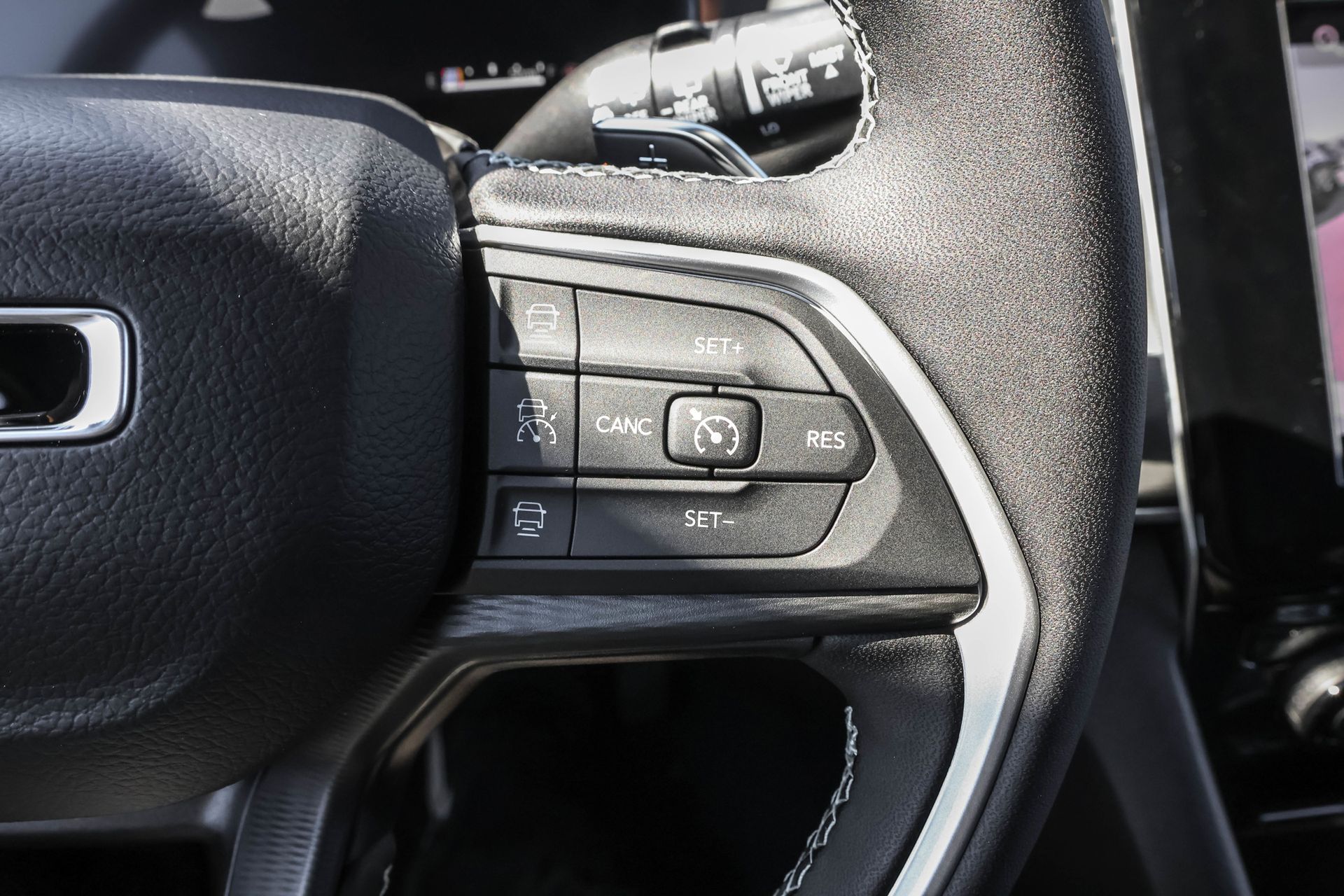 2025 JEEP GRAND CHEROKEE - Image 24