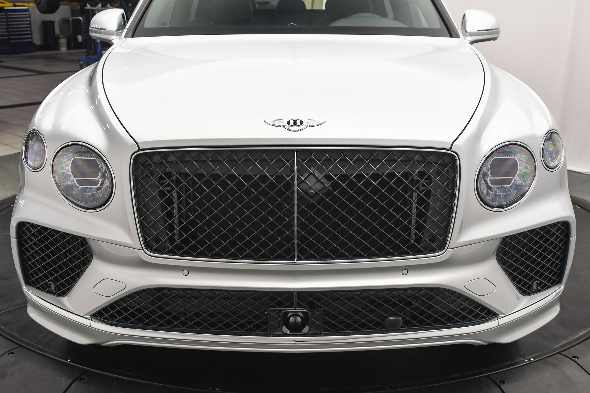 2025 Bentley Bentayga - Photo 28
