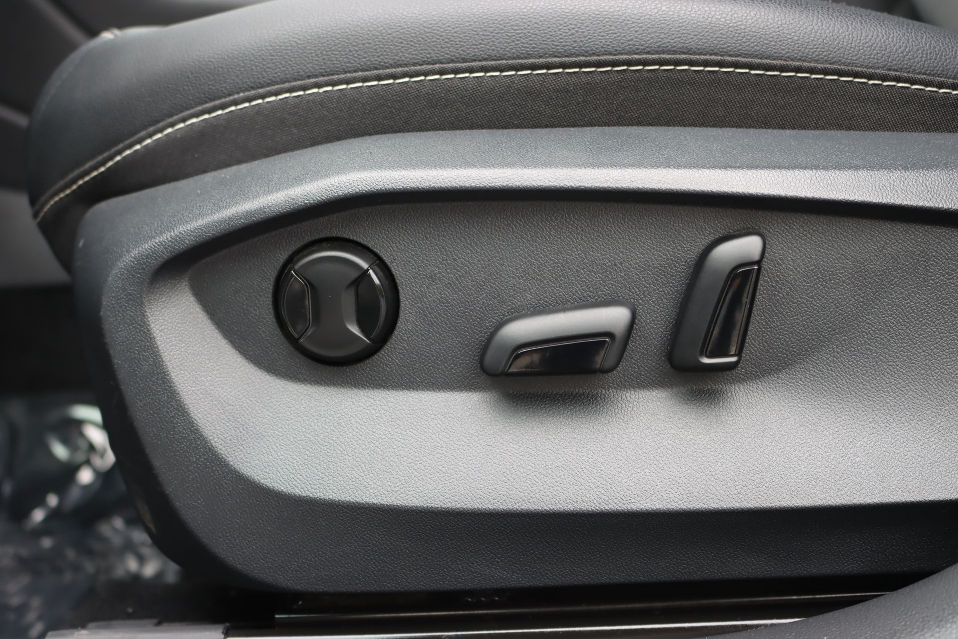 2022 Volkswagen Taos 1.5T SE photo
