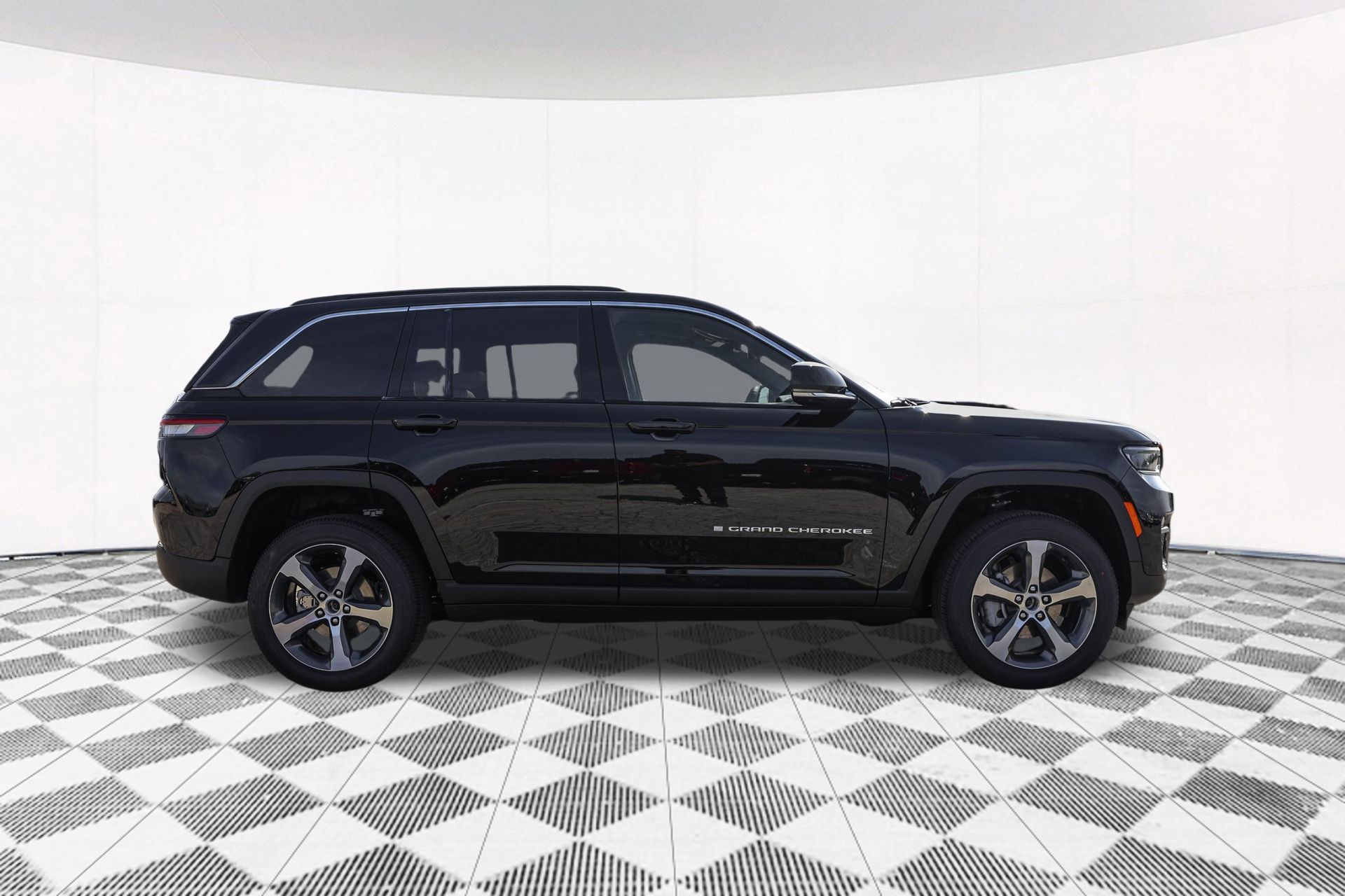 2025 JEEP GRAND CHEROKEE - Image 15