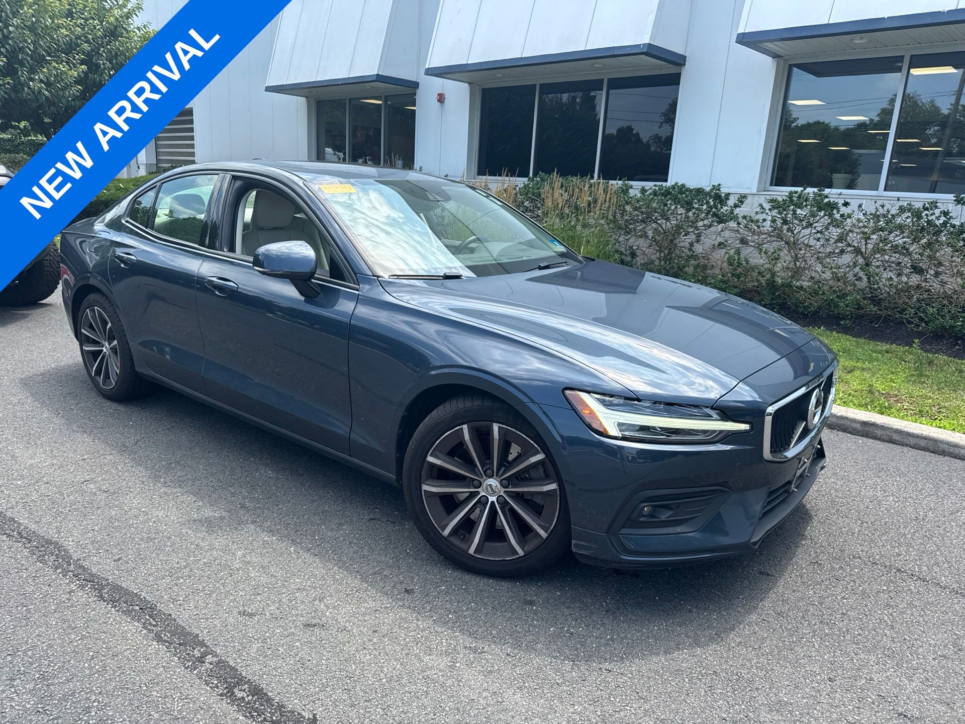 2021 Volvo S60 T6 Momentum